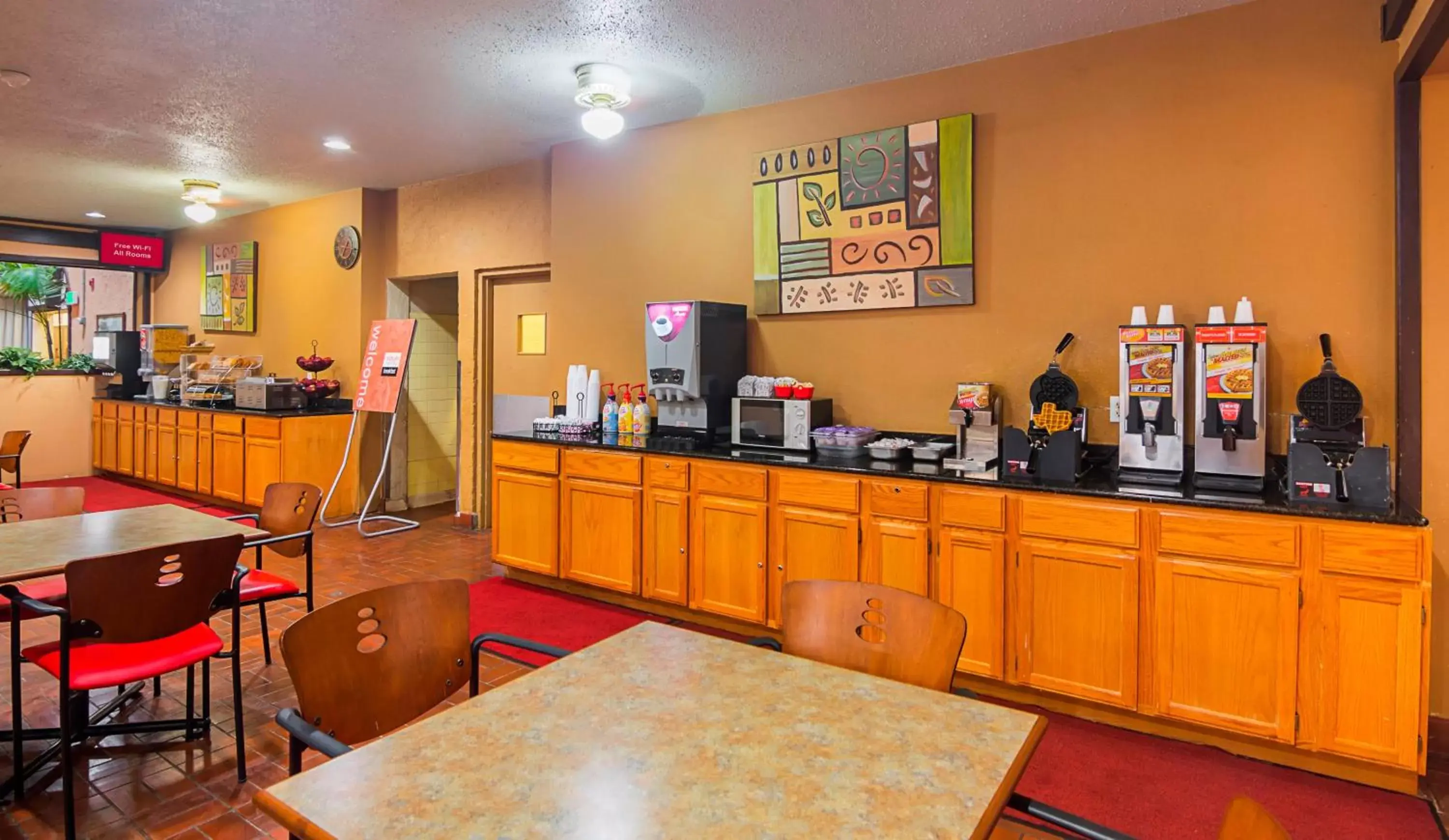 Breakfast, Restaurant/Places to Eat in Red Roof Inn & Conference Center Lubbock