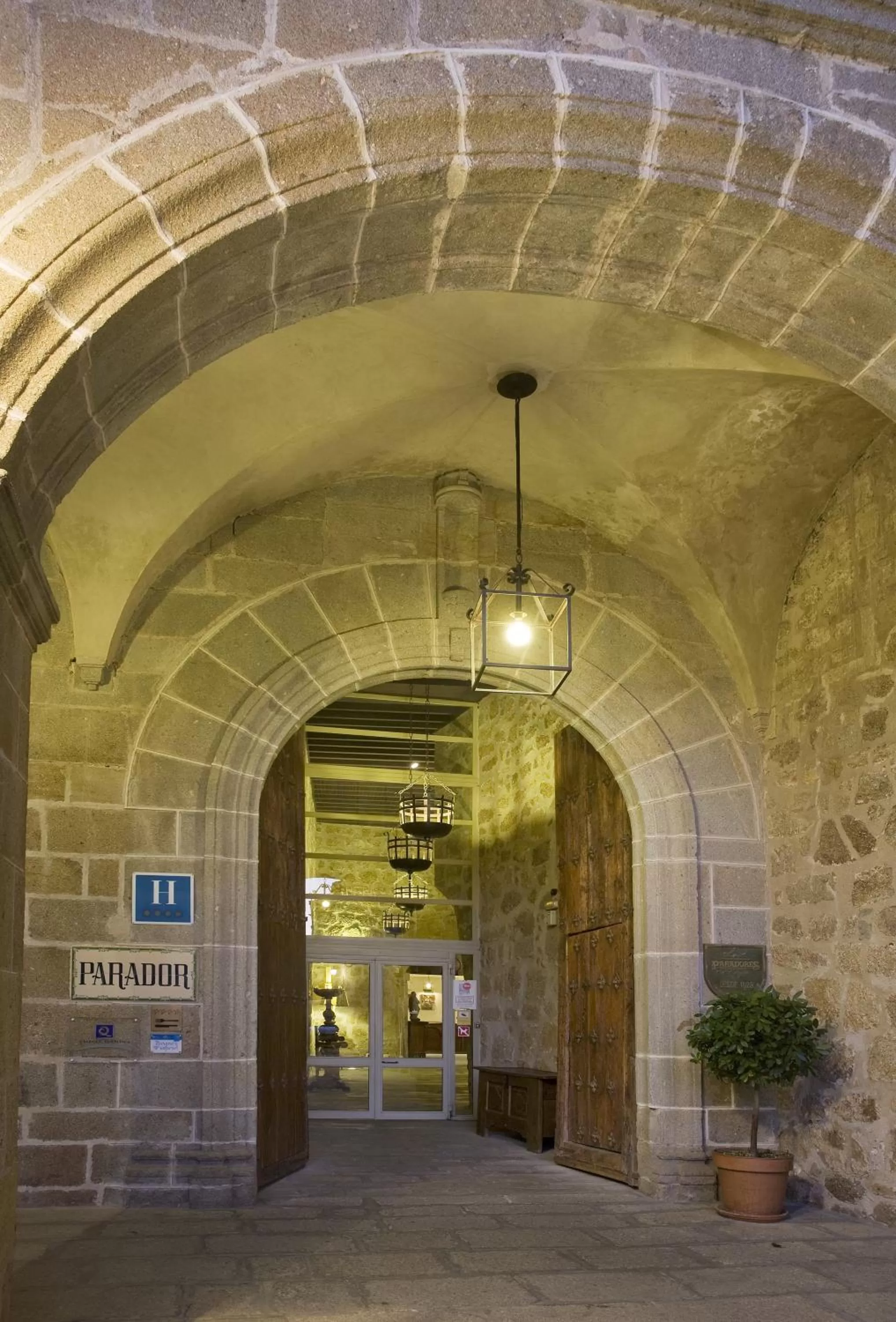 Facade/entrance in Parador de Plasencia