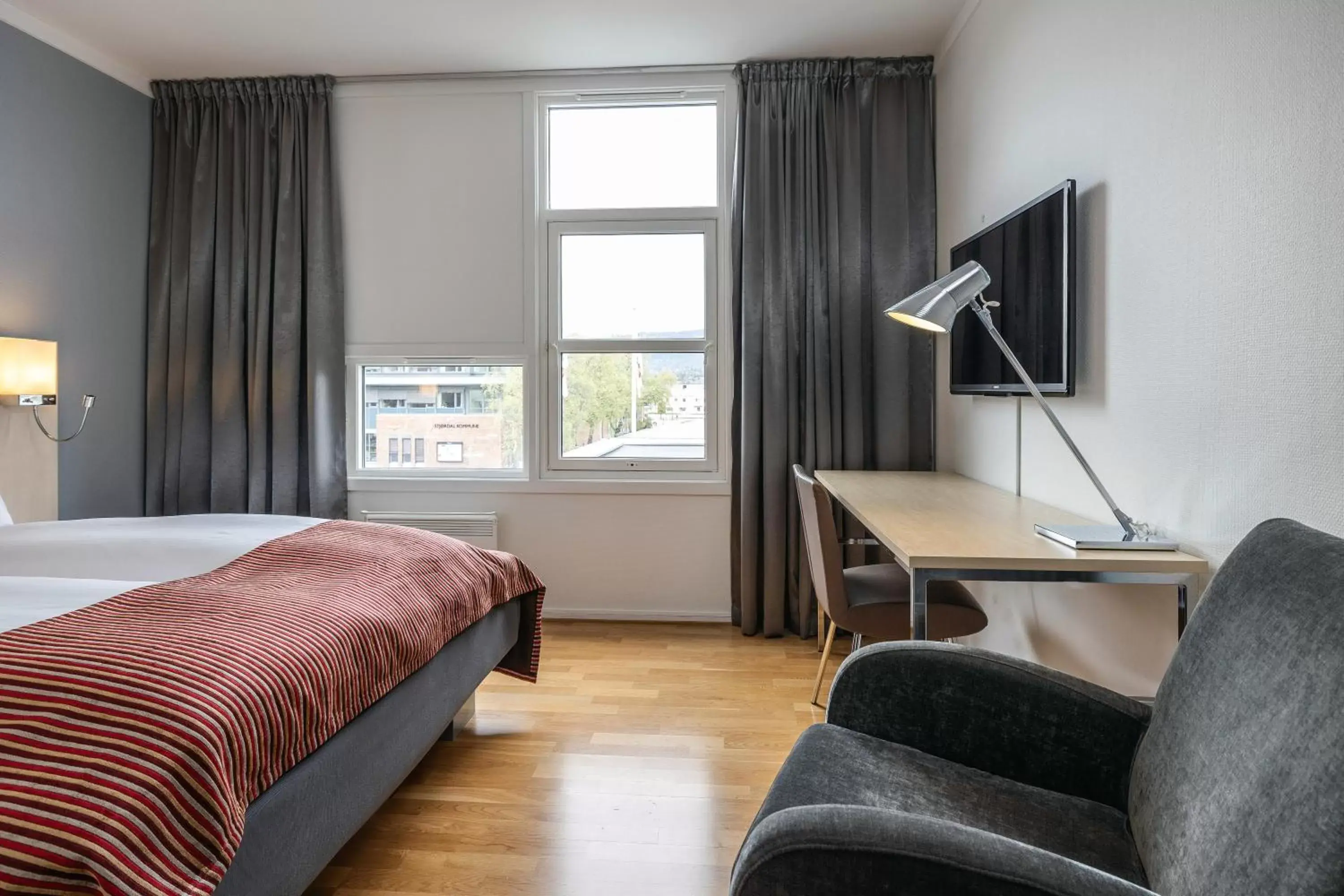 Bed, TV/Entertainment Center in Quality Airport Hotel Værnes