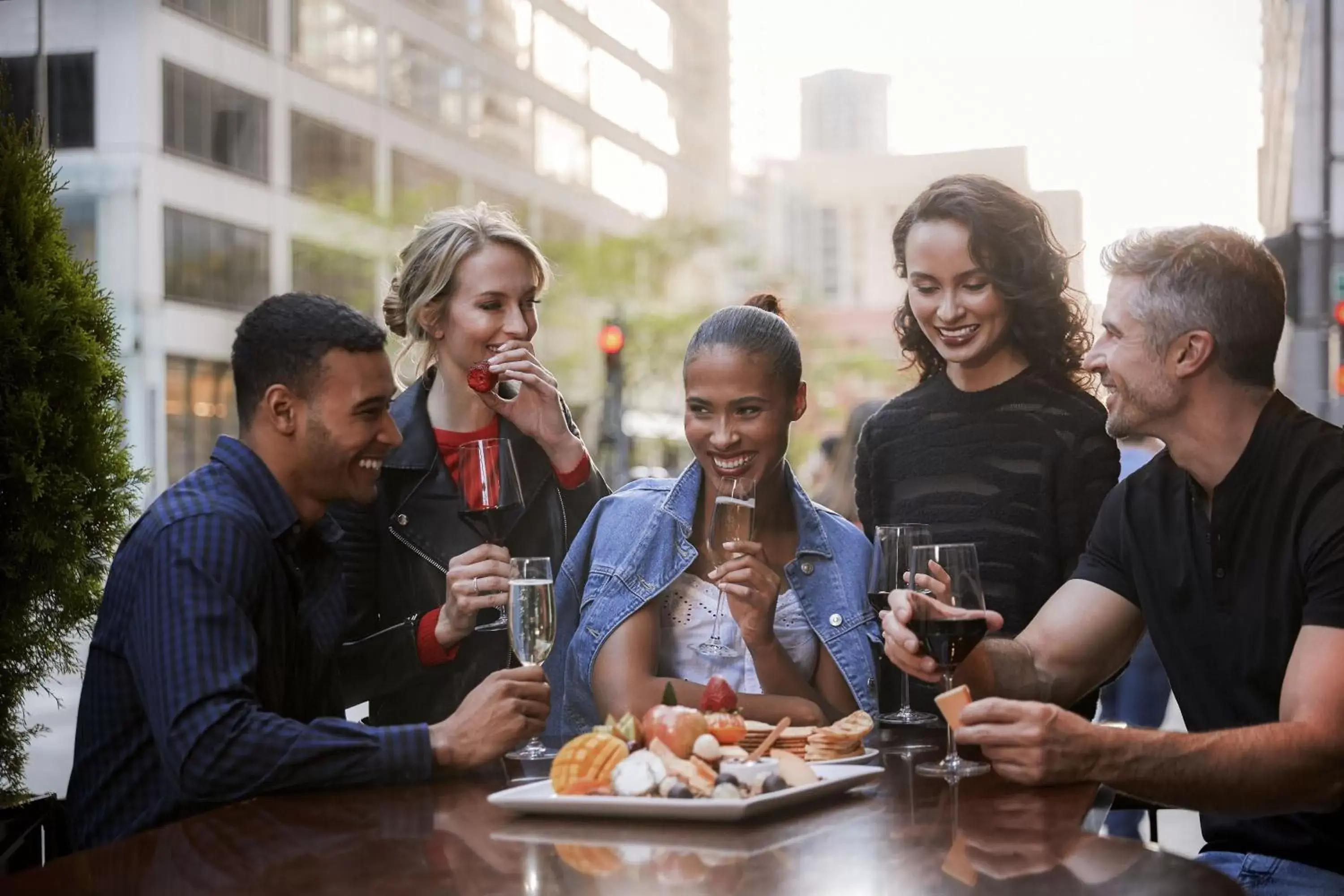 Lounge or bar, Guests in InterContinental Chicago Magnificent Mile, an IHG Hotel