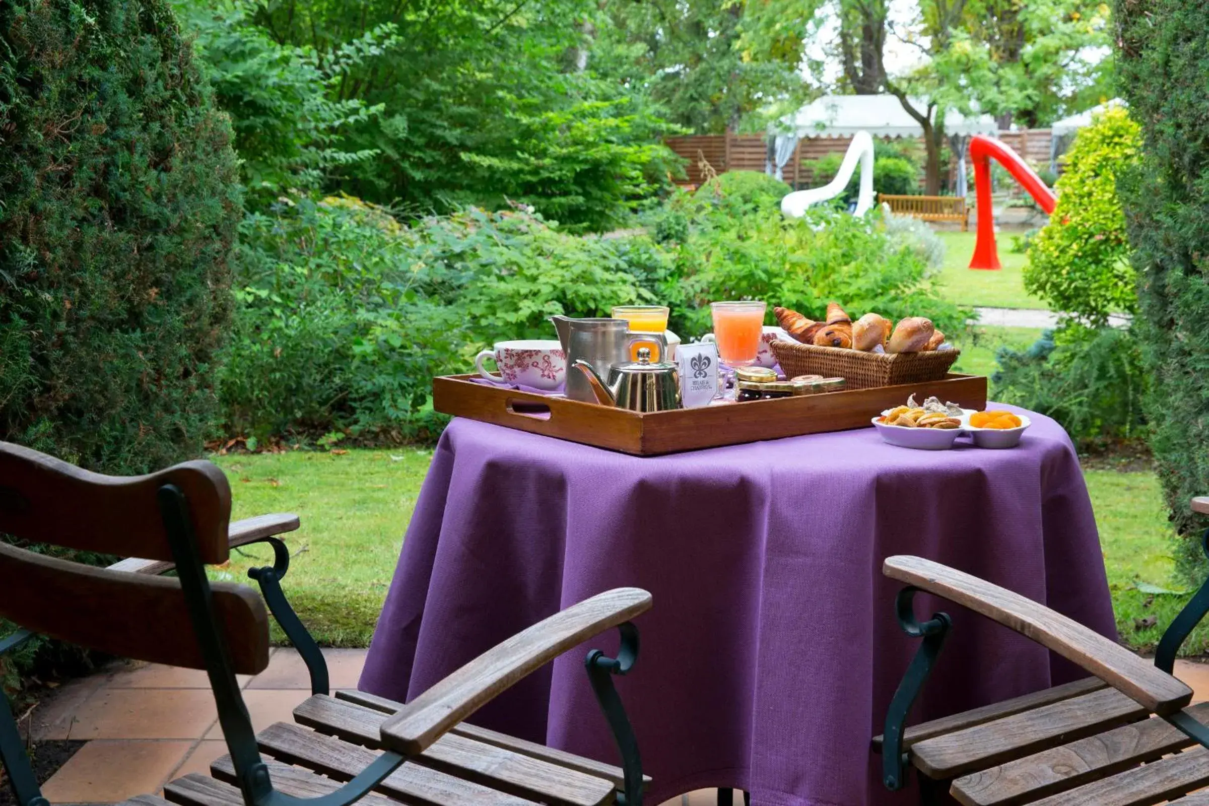 Privilege Double Room with Terrace in Cazaudehore, hôtel de charme au vert Privilege Double Room with Terrace in Cazaudehore, hôtel de charme au vert