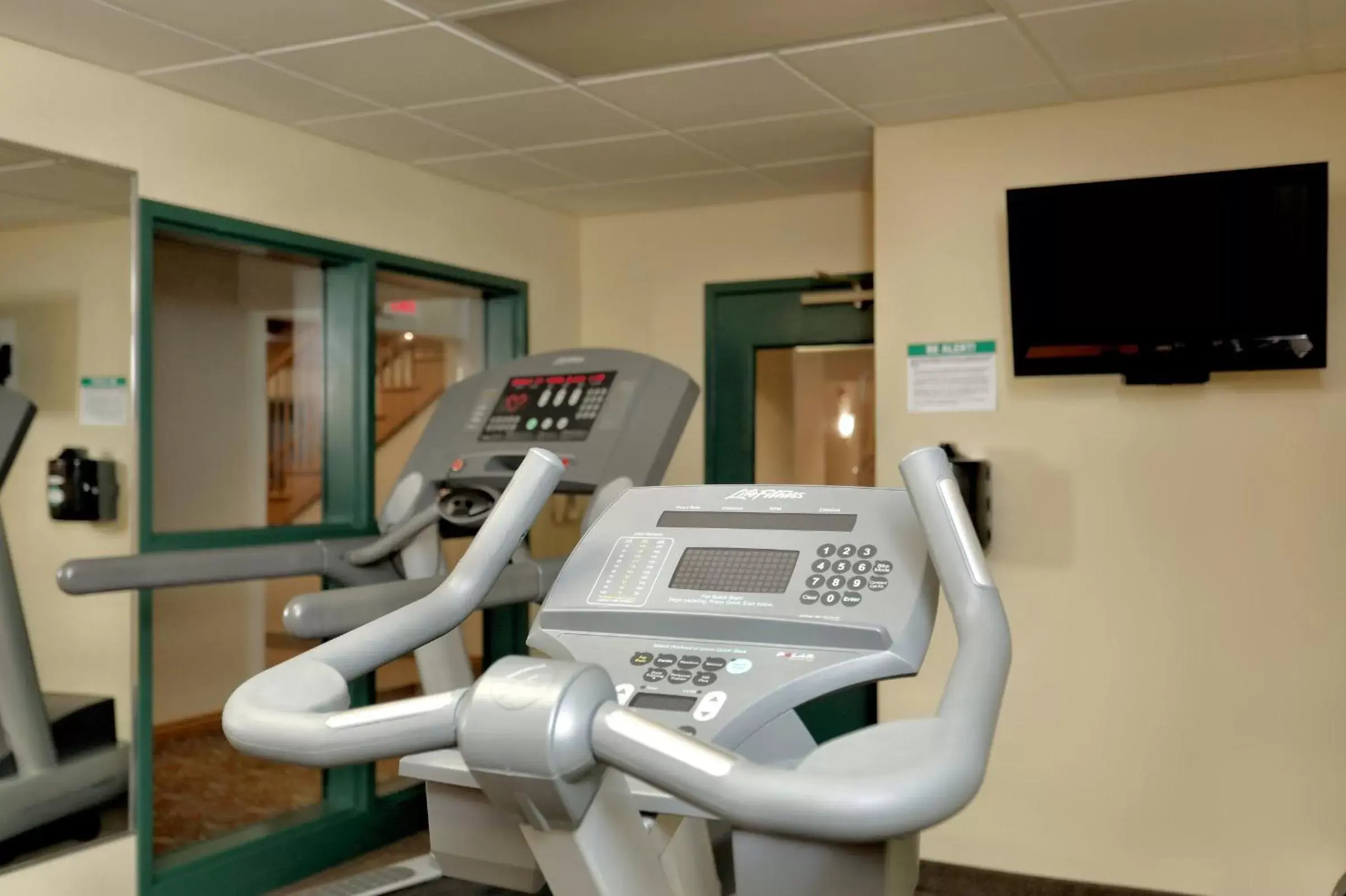 Fitness centre/facilities in Lancaster Inn & Suites Fitness centre/facilities in Lancaster Inn & Suites