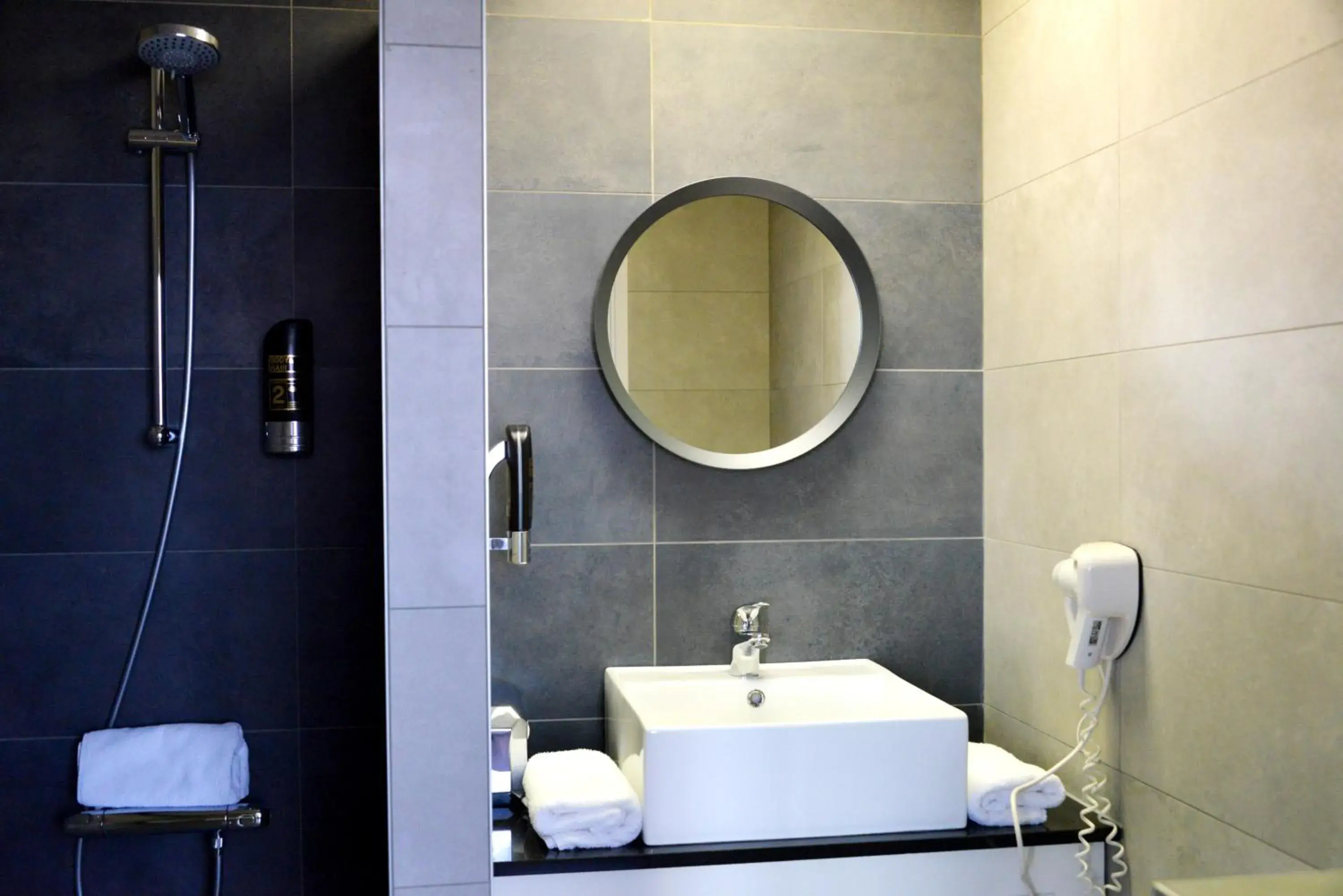 Shower, Bathroom in City Hotel Bergen op Zoom