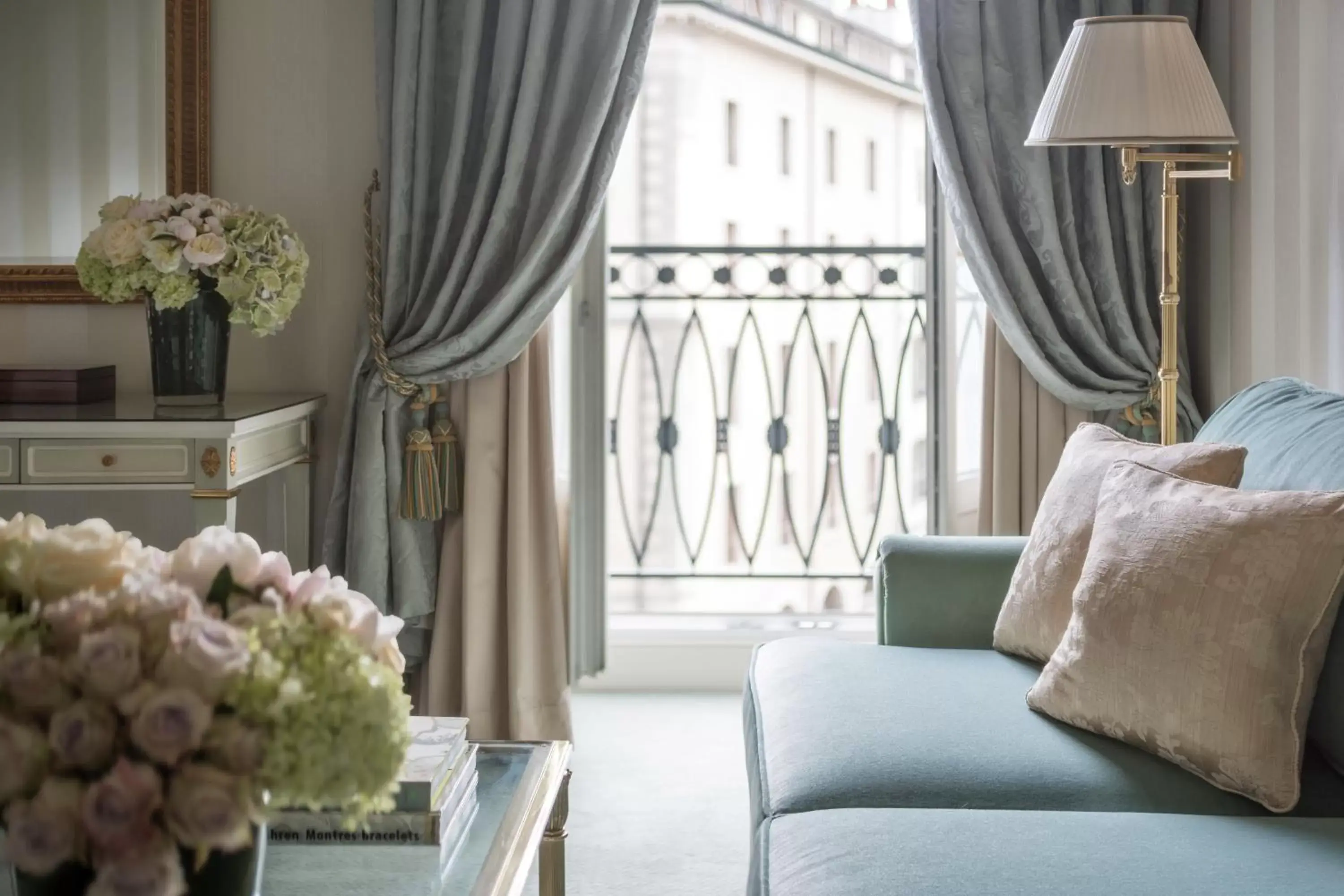 Four Seasons Junior Suite King Bed in Four Seasons Hotel des Bergues Geneva