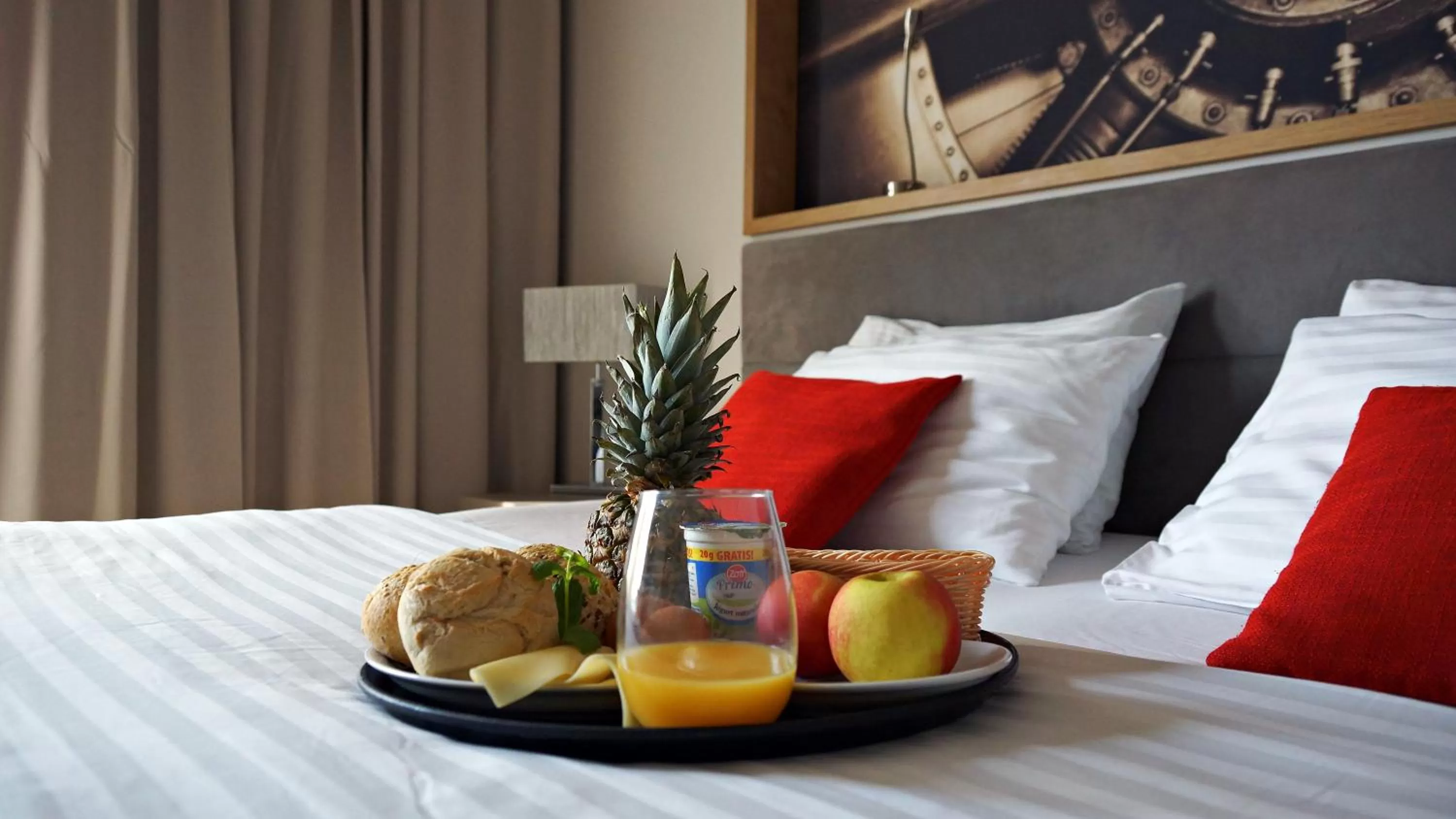 Food and drinks, Bed in Hotel Forza