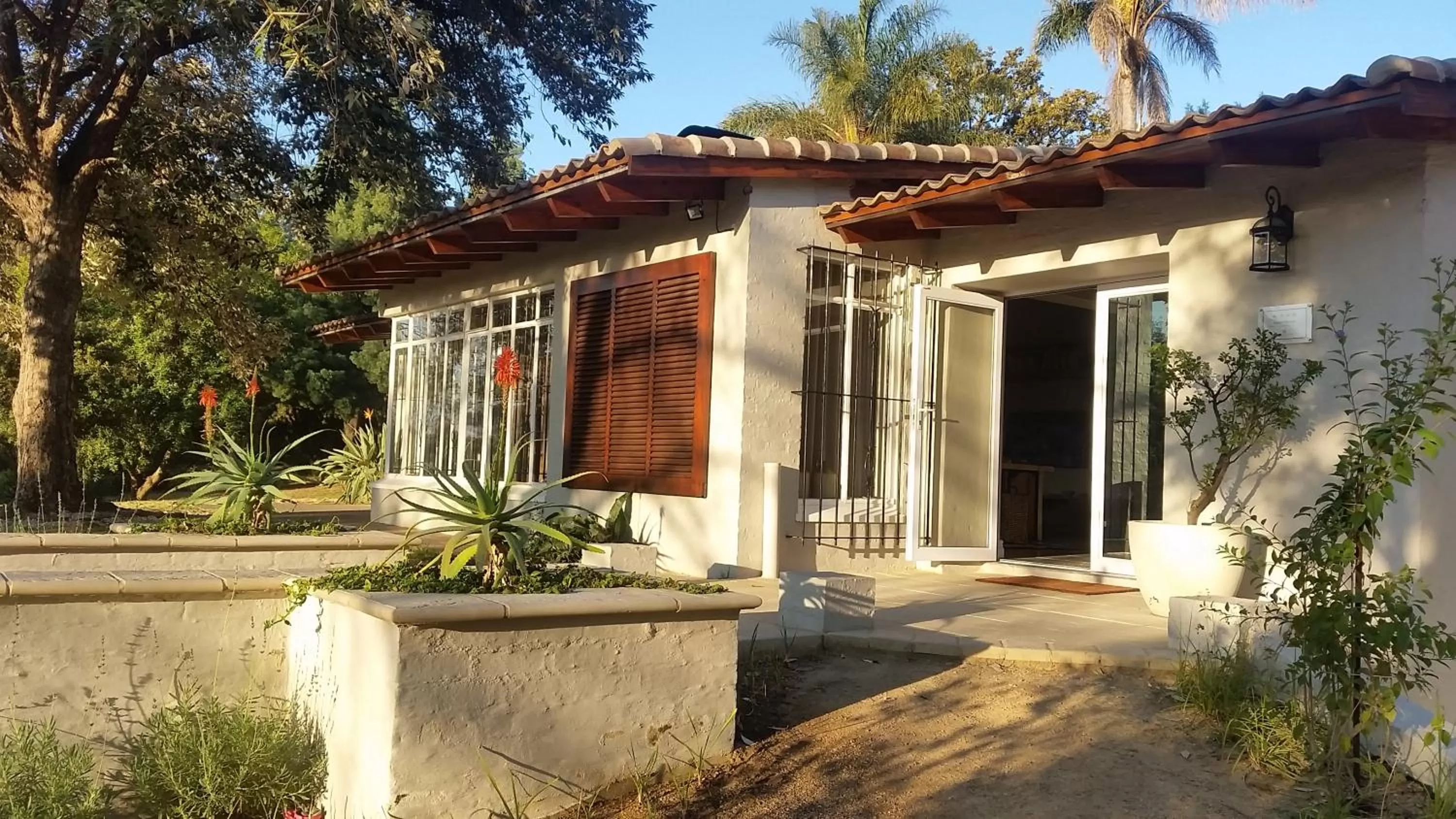 Facade/entrance in Amberhall Guesthouse