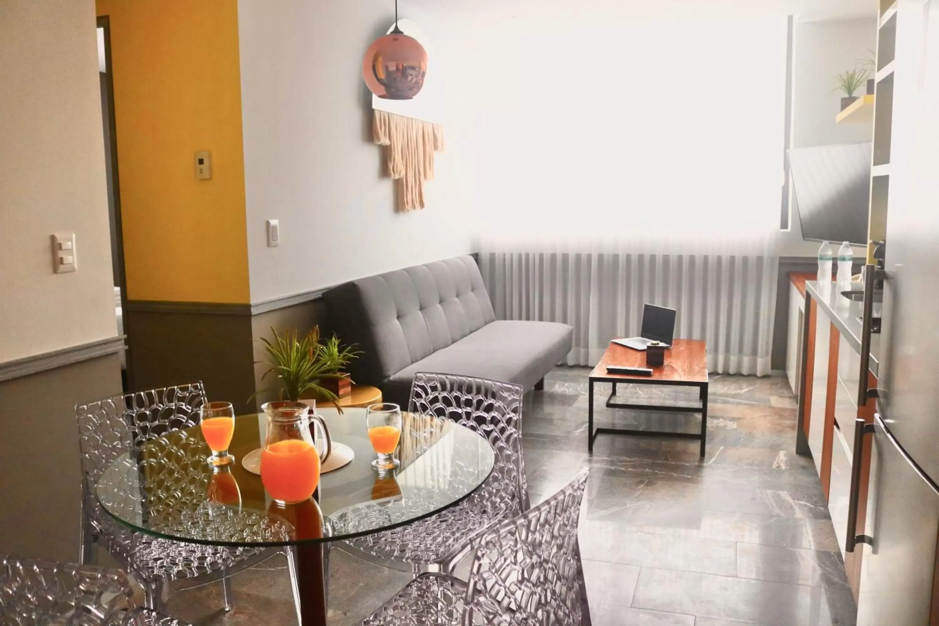 Living room in Singular Joy Vacation Rentals Living room in Singular Joy Vacation Rentals