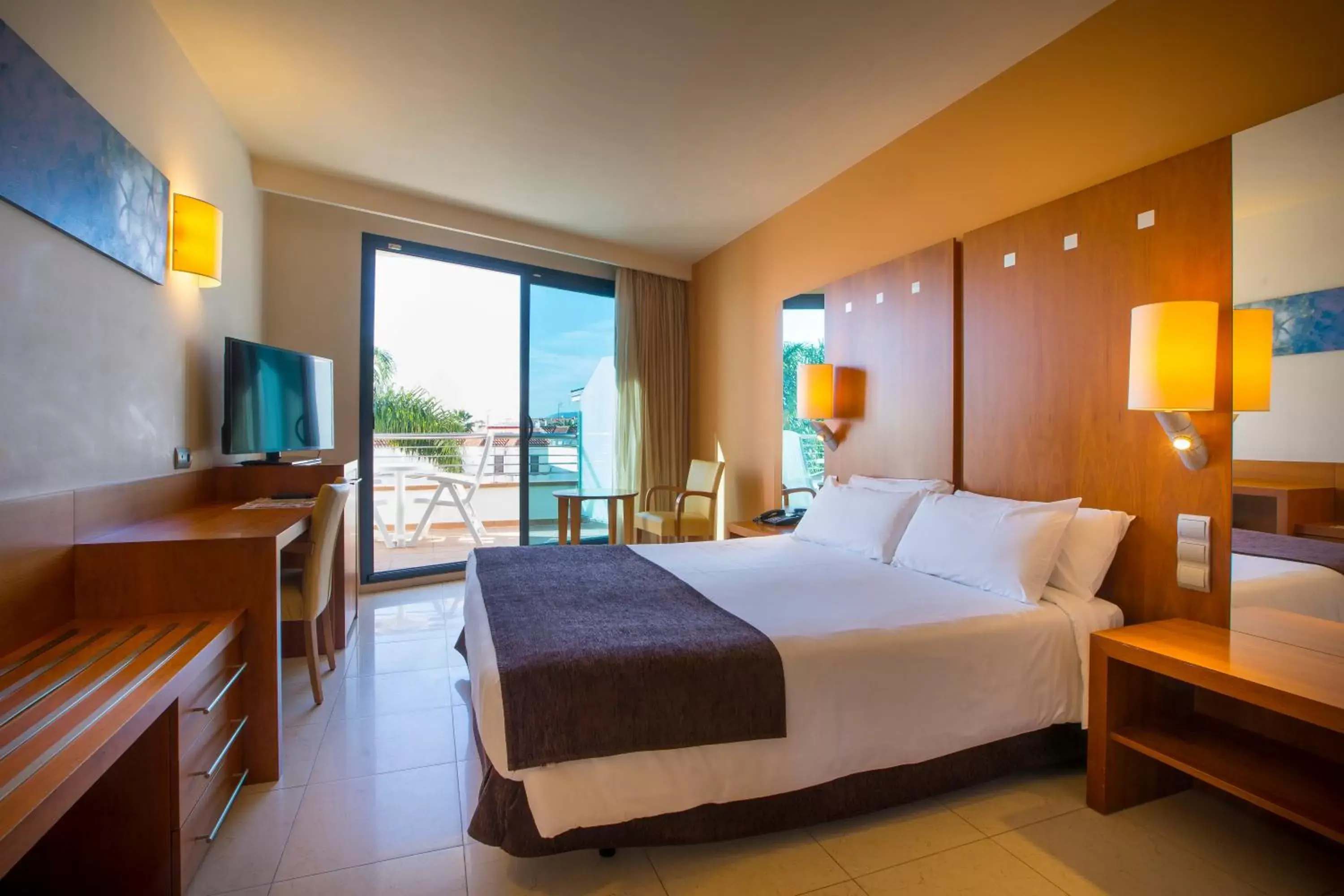 Bed in Hotel Miami Mar