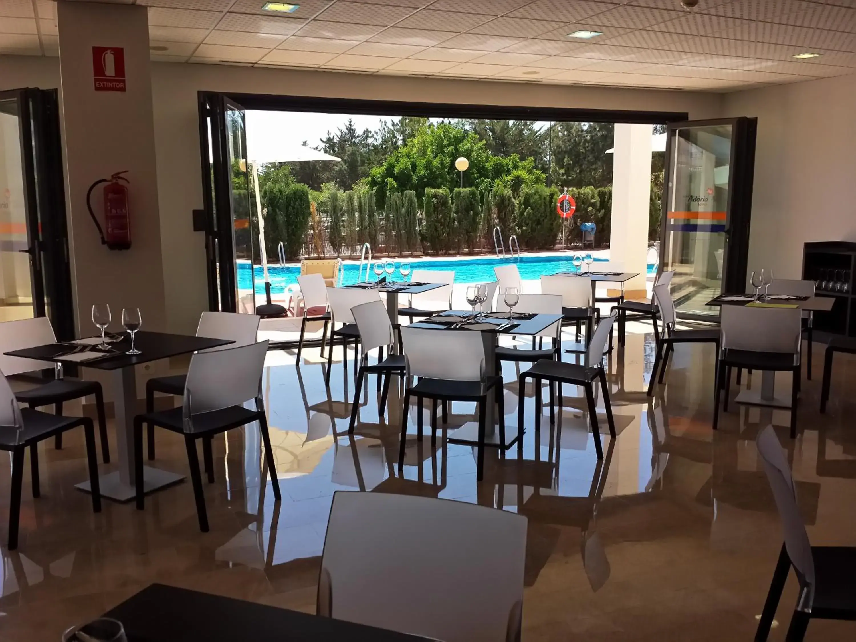 Restaurant/Places to Eat in Hotel Adaria Vera