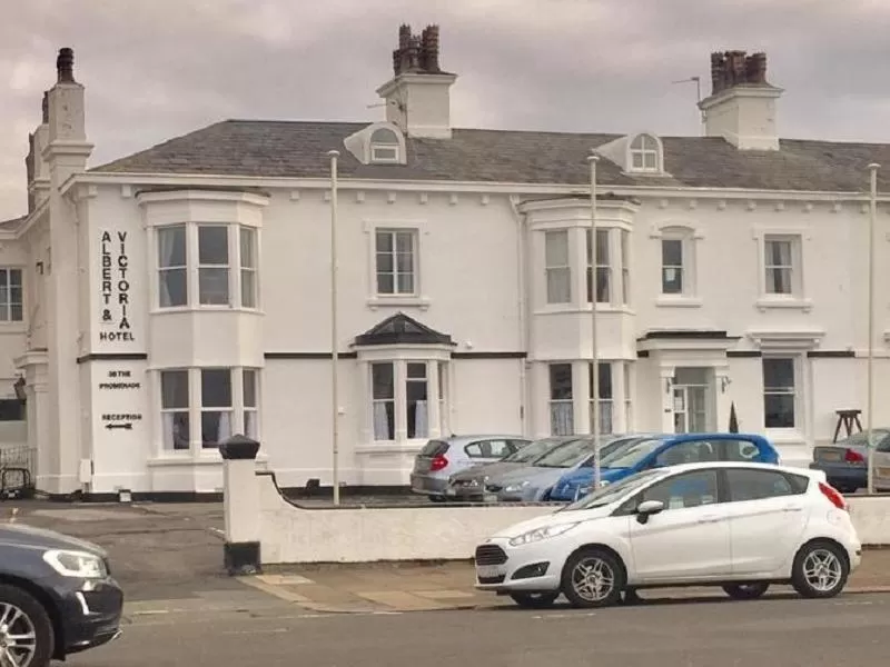 Apartment with Shower in Albert & Victoria Hotel