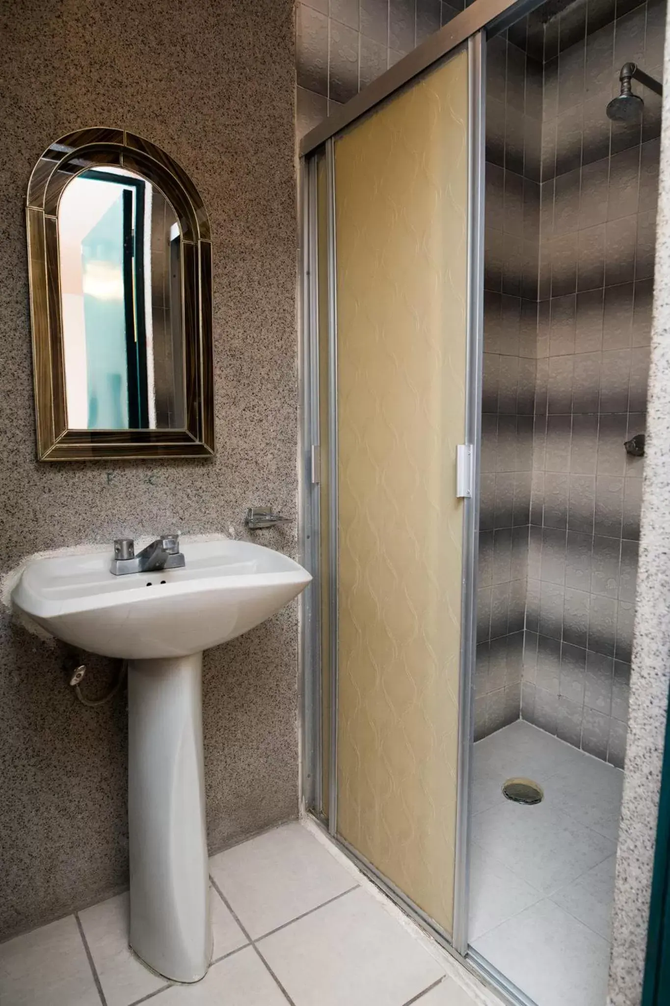 Shower, Bathroom in Hotel María Elena