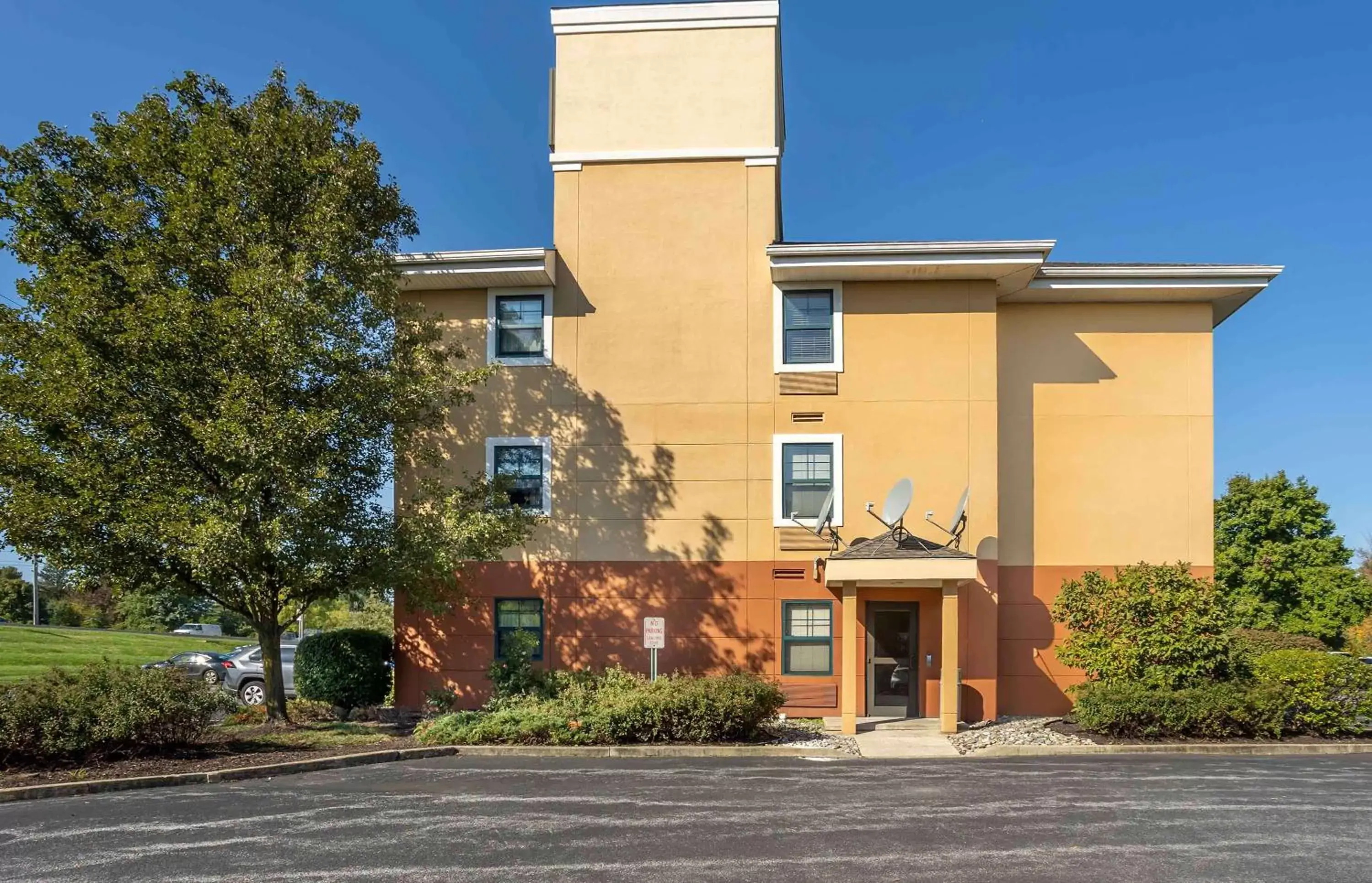 Property Building in Extended Stay America Suites - Philadelphia - Exton