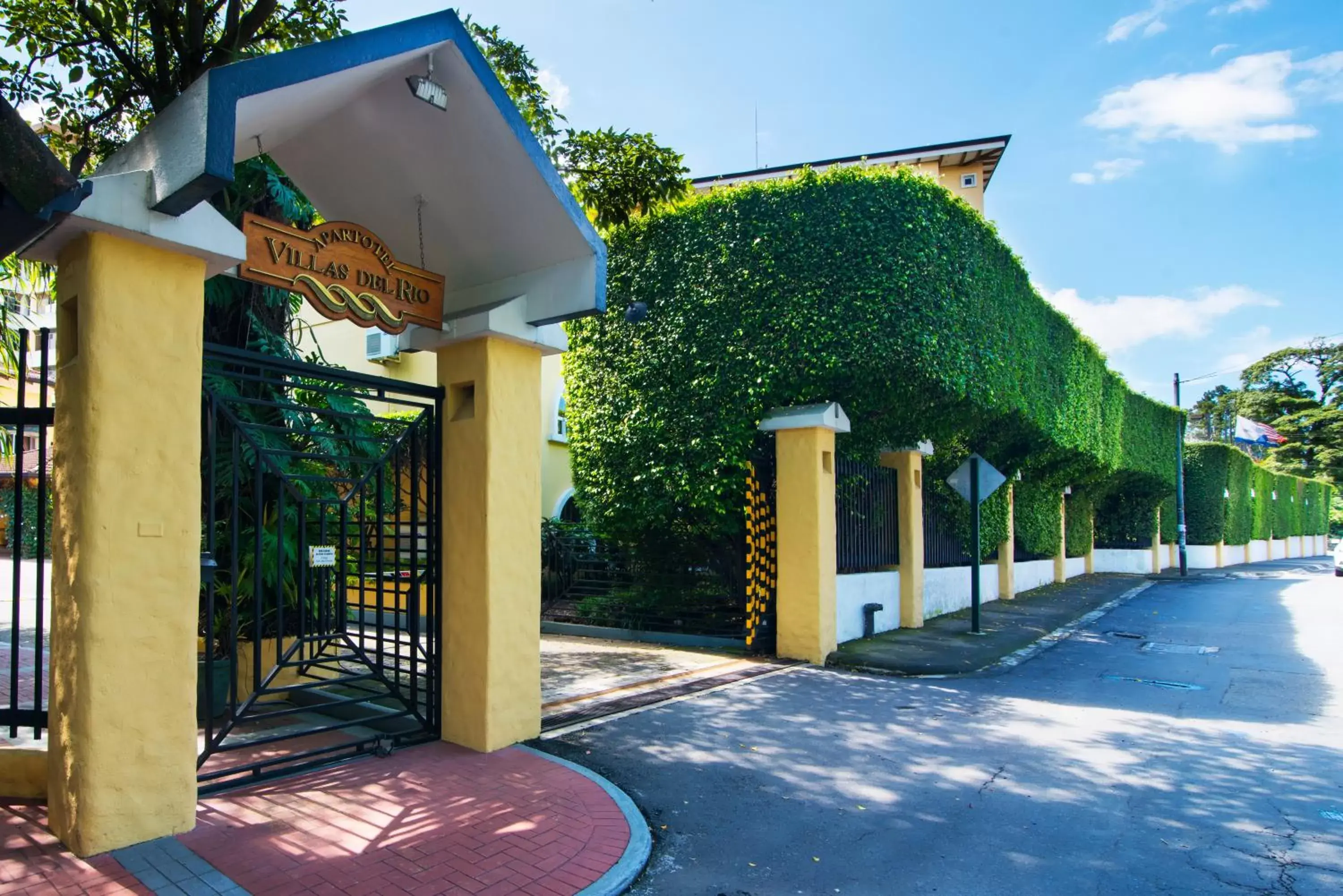 Facade/entrance, Property Building in Apartotel & Suites Villas del Rio