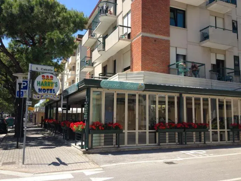 Facade/entrance, Property Building in Hotel Harry's