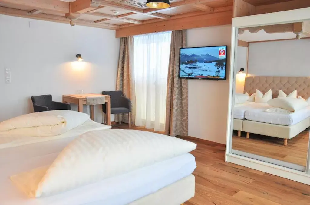 Bedroom, Bed in Hotel Seelos
