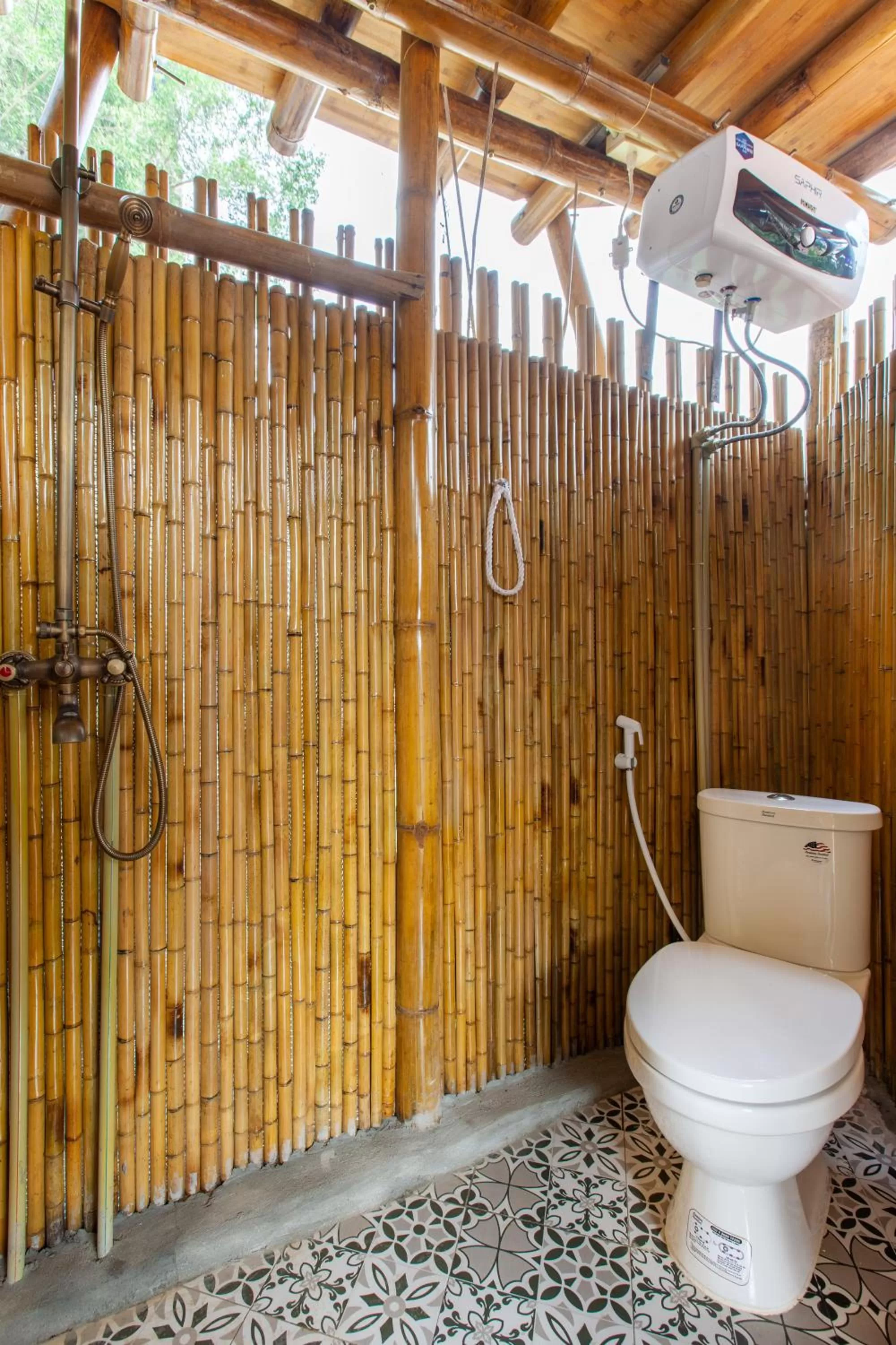 Toilet in Trang An Lamia Bungalow