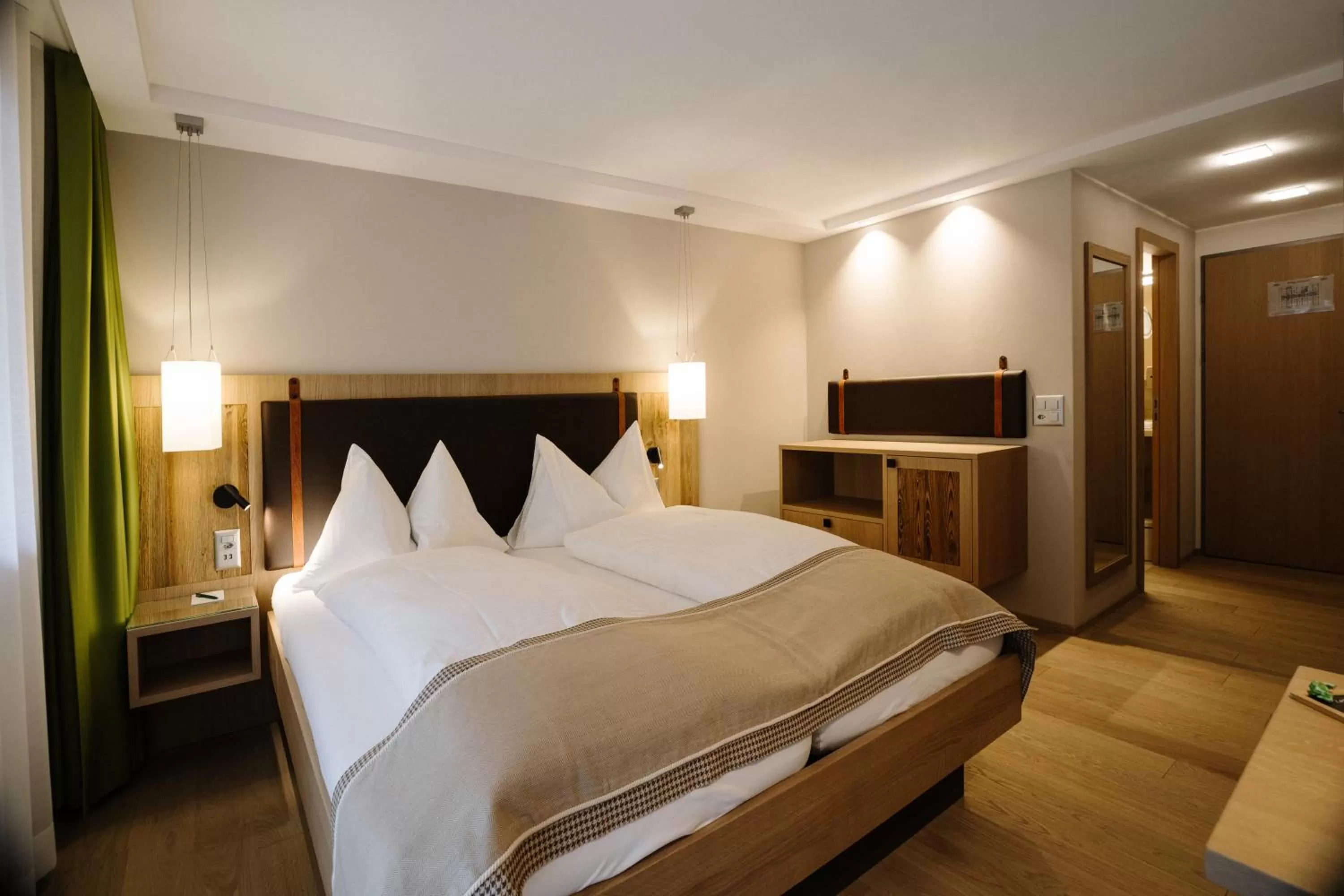 Photo of the whole room, Bed in Adler Adelboden
