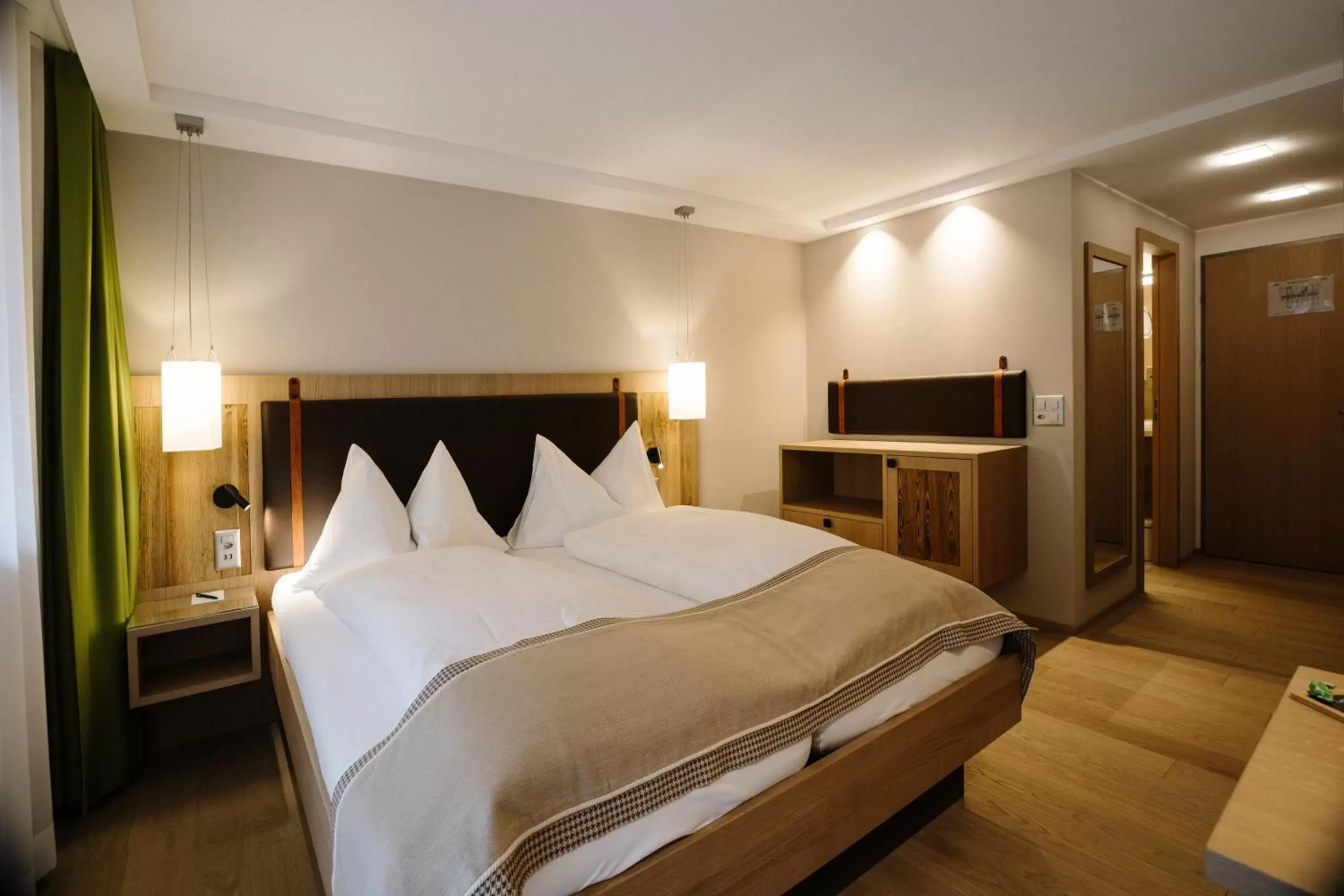 Photo of the whole room, Bed in Adler Adelboden