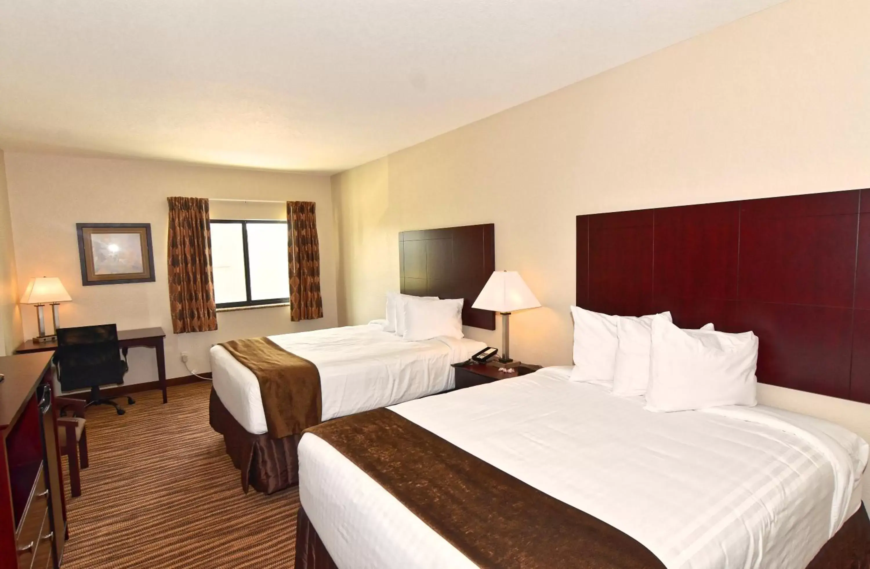 Bed in Cobblestone Inn & Suites - Clarion