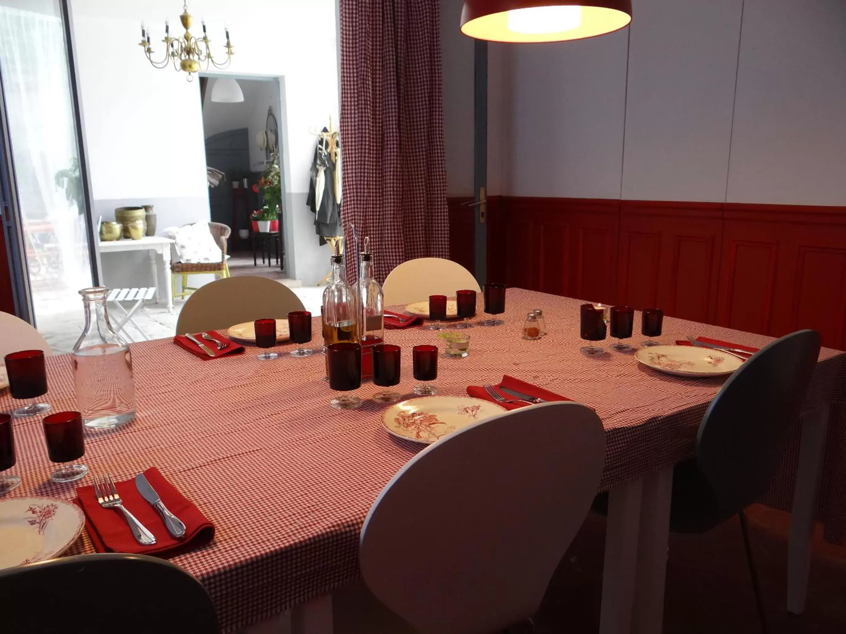 Restaurant/Places to Eat in Les Viviers Maison d'hôtes B&B