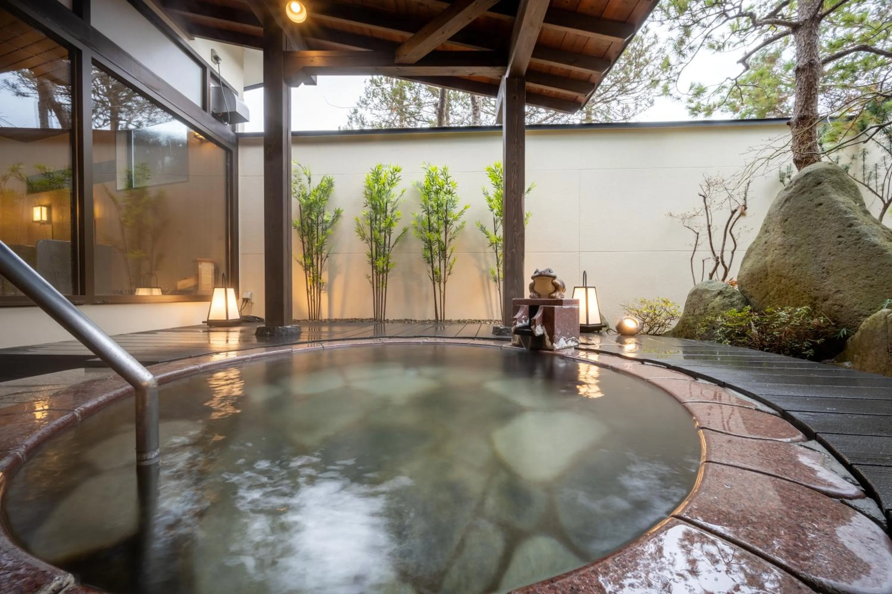 Hot Spring Bath in Hohoemino Kuyufu Tsuruya