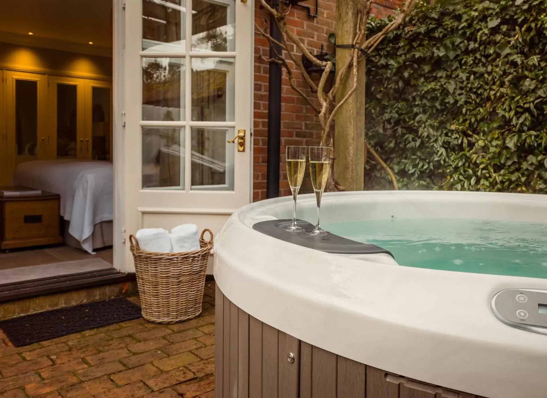 Hot Tub, Bathroom in Chewton Glen Hotel - an Iconic Luxury Hotel