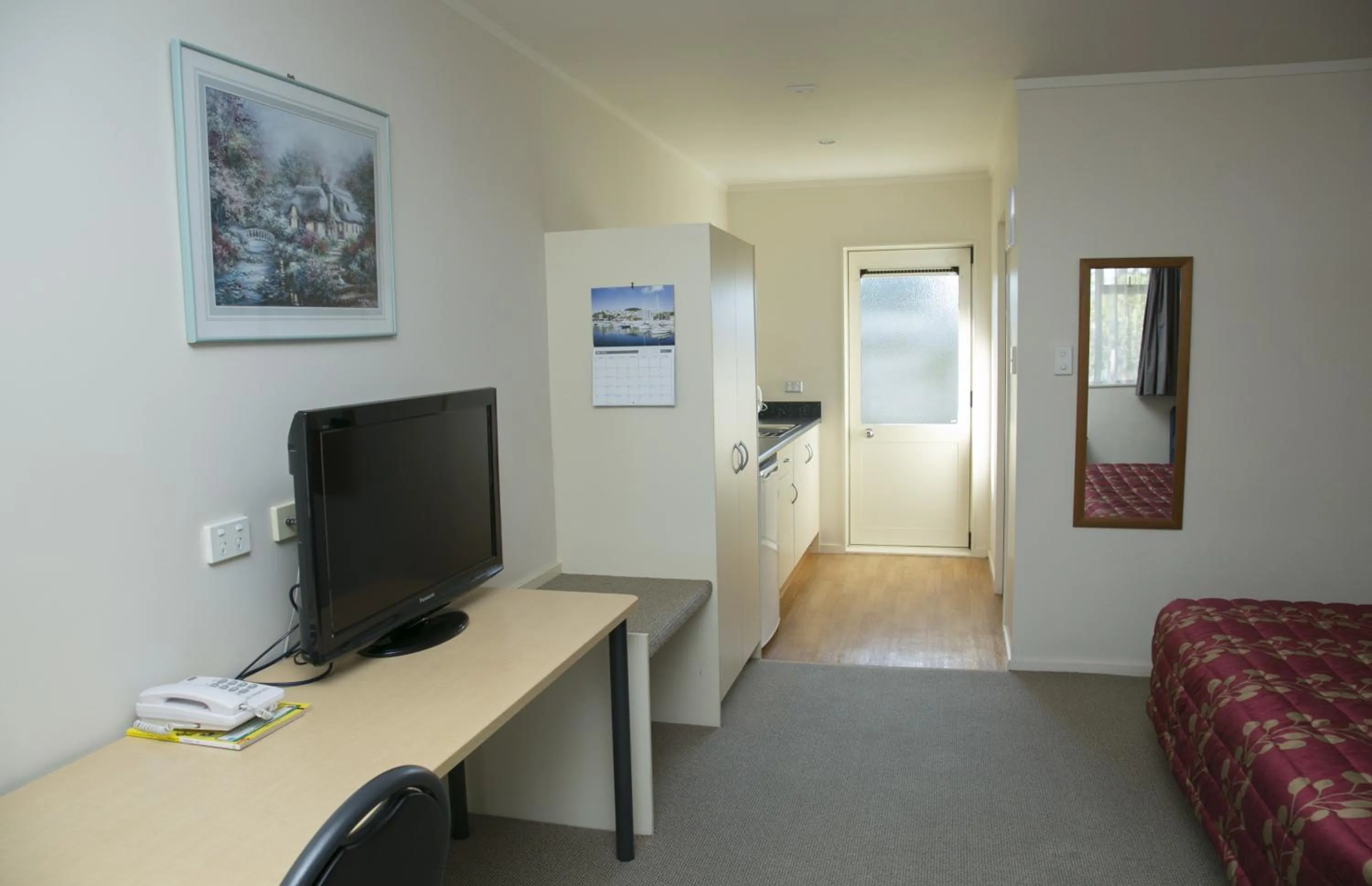 TV and multimedia in Captain Cook Motor Lodge