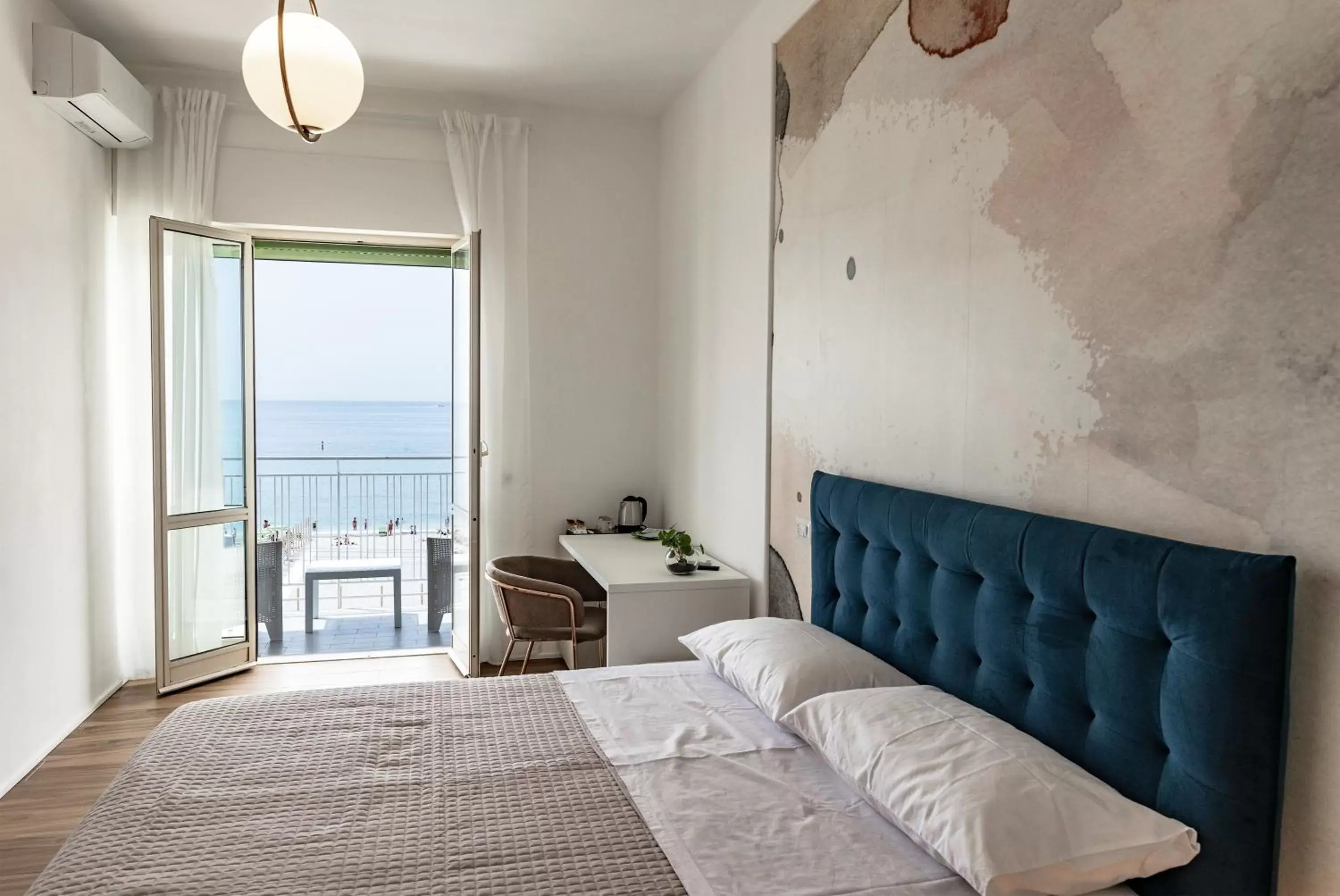 Sea view, Bed in Cas’ A Mare - Beachfront Luxury Suites