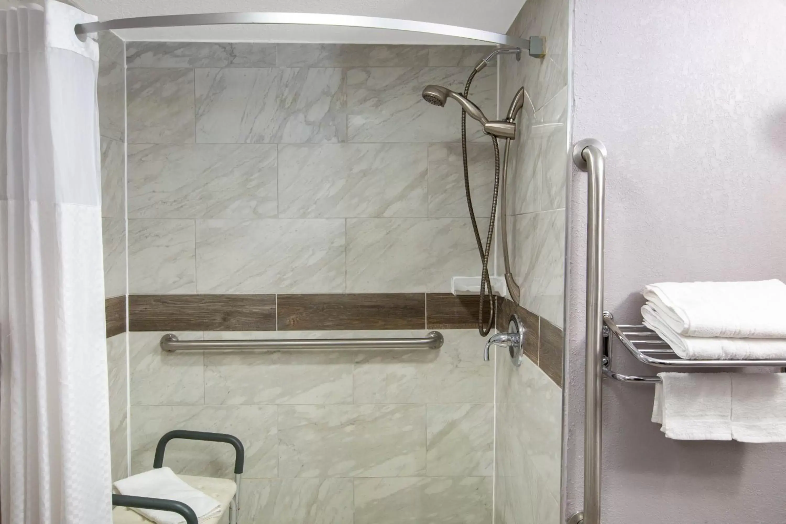 Shower, Bathroom in Super 8 by Wyndham Malvern