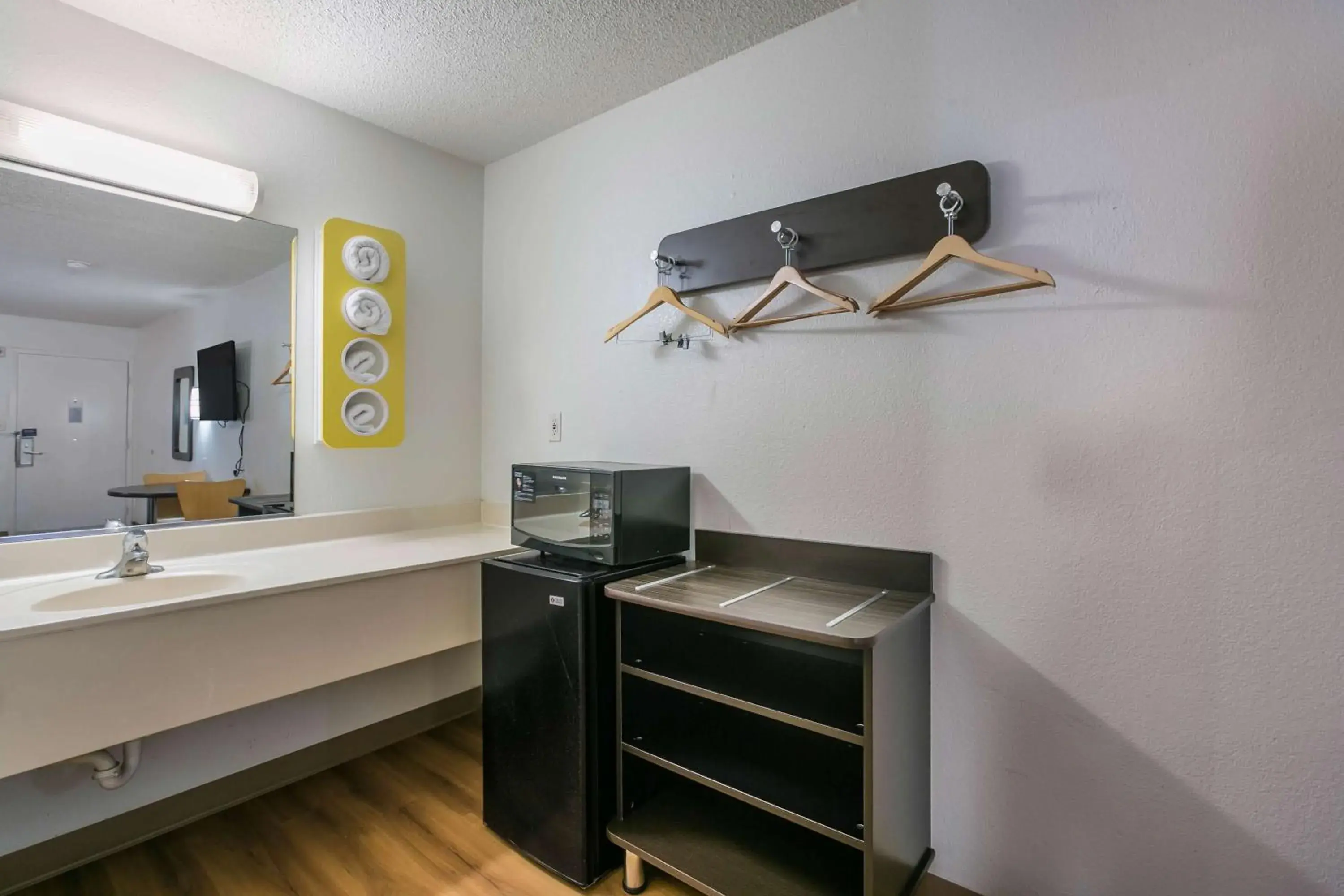 Photo of the whole room, TV/Entertainment Center in Motel 6-Dothan, AL