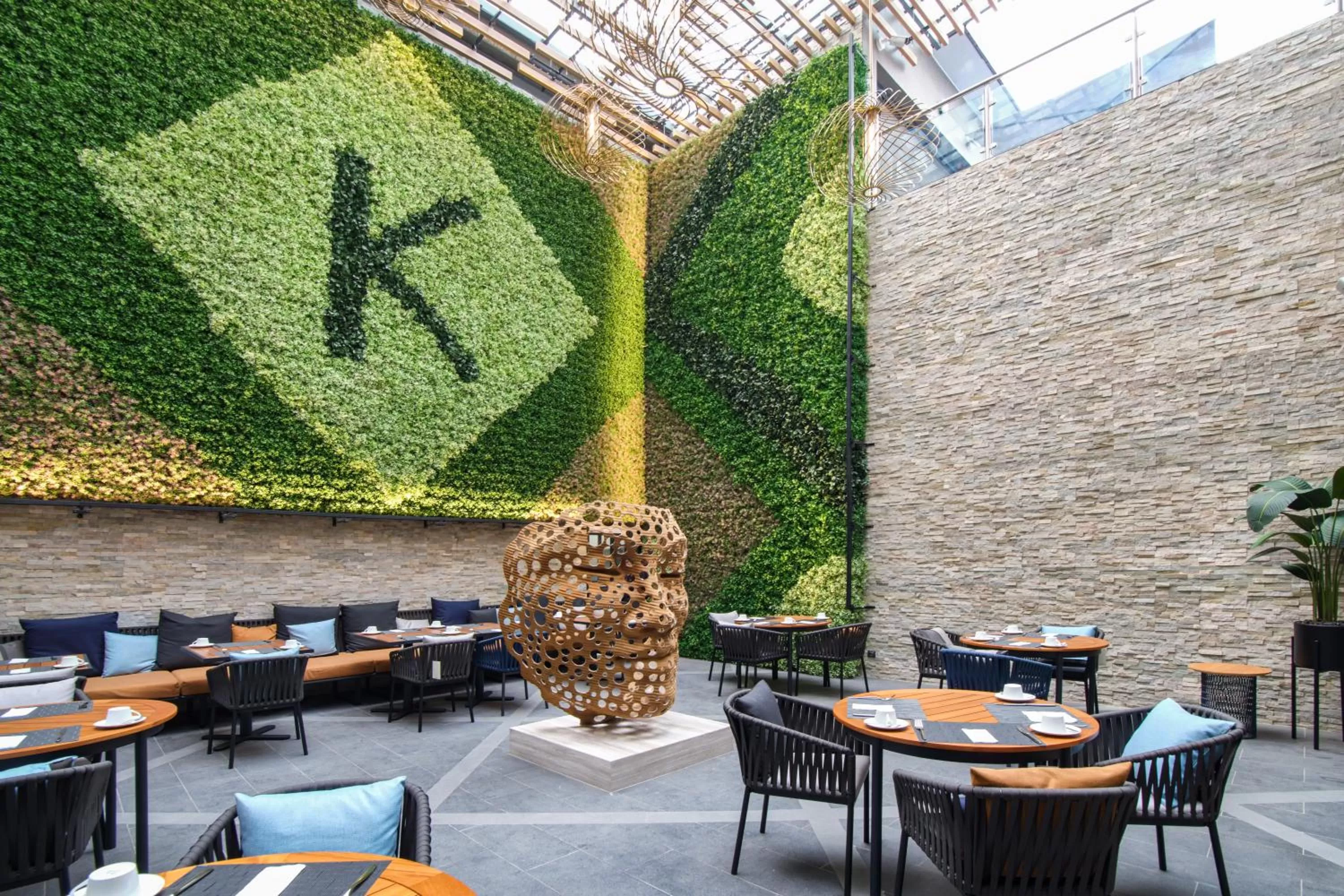 Restaurant/places to eat in K Hotel Douala