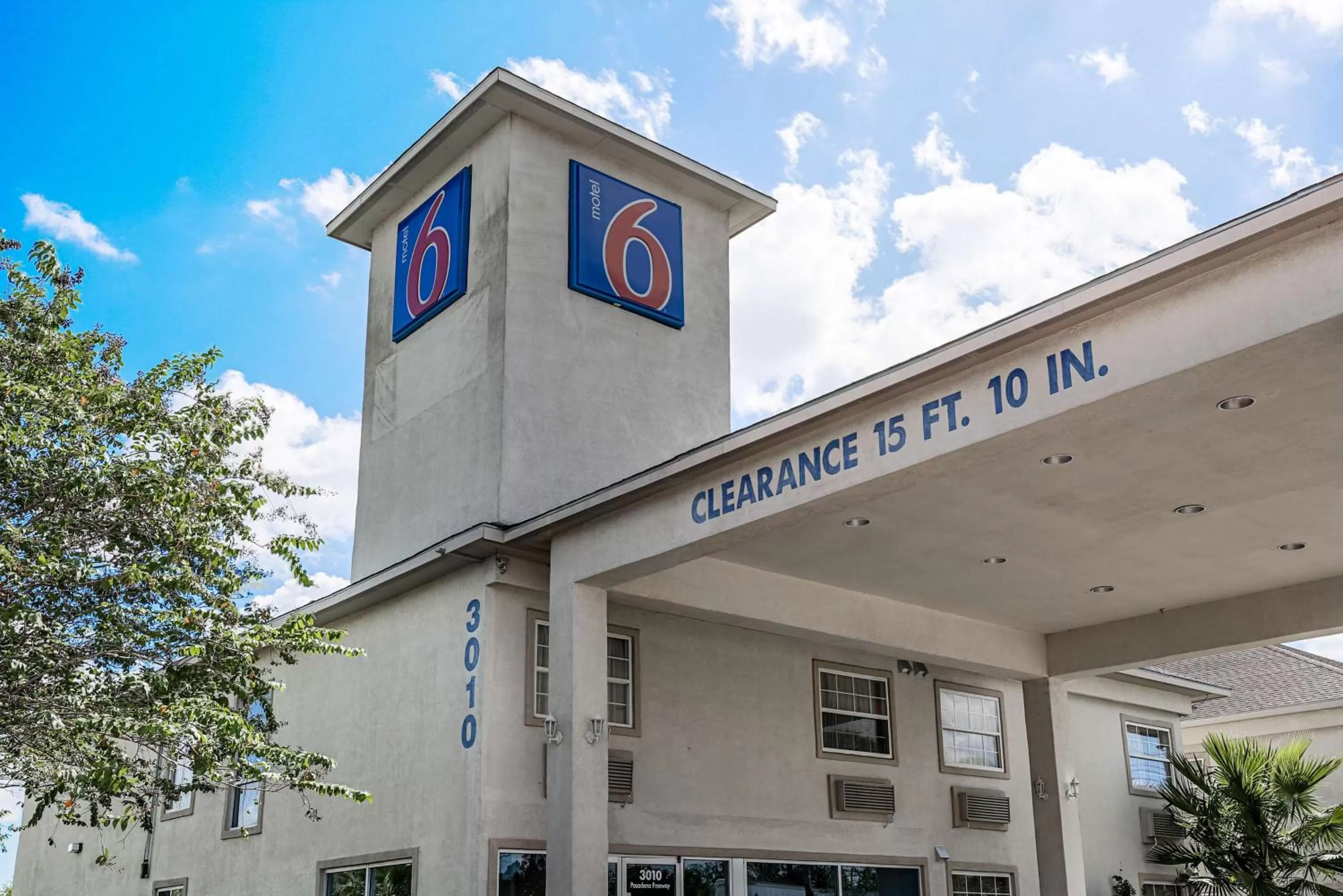 Property building in Motel 6-Pasadena, TX