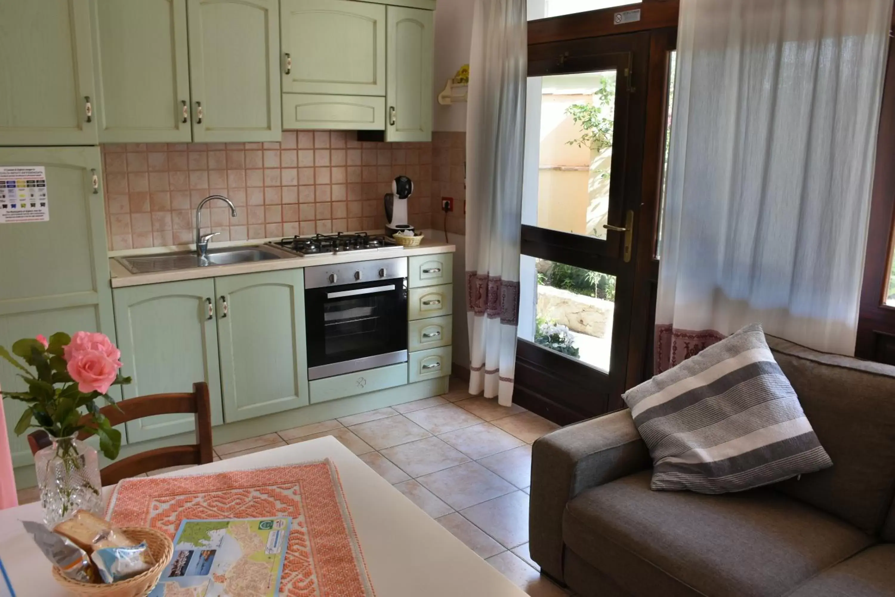 Kitchen or kitchenette, Kitchen/Kitchenette in Flowery Inn Villa