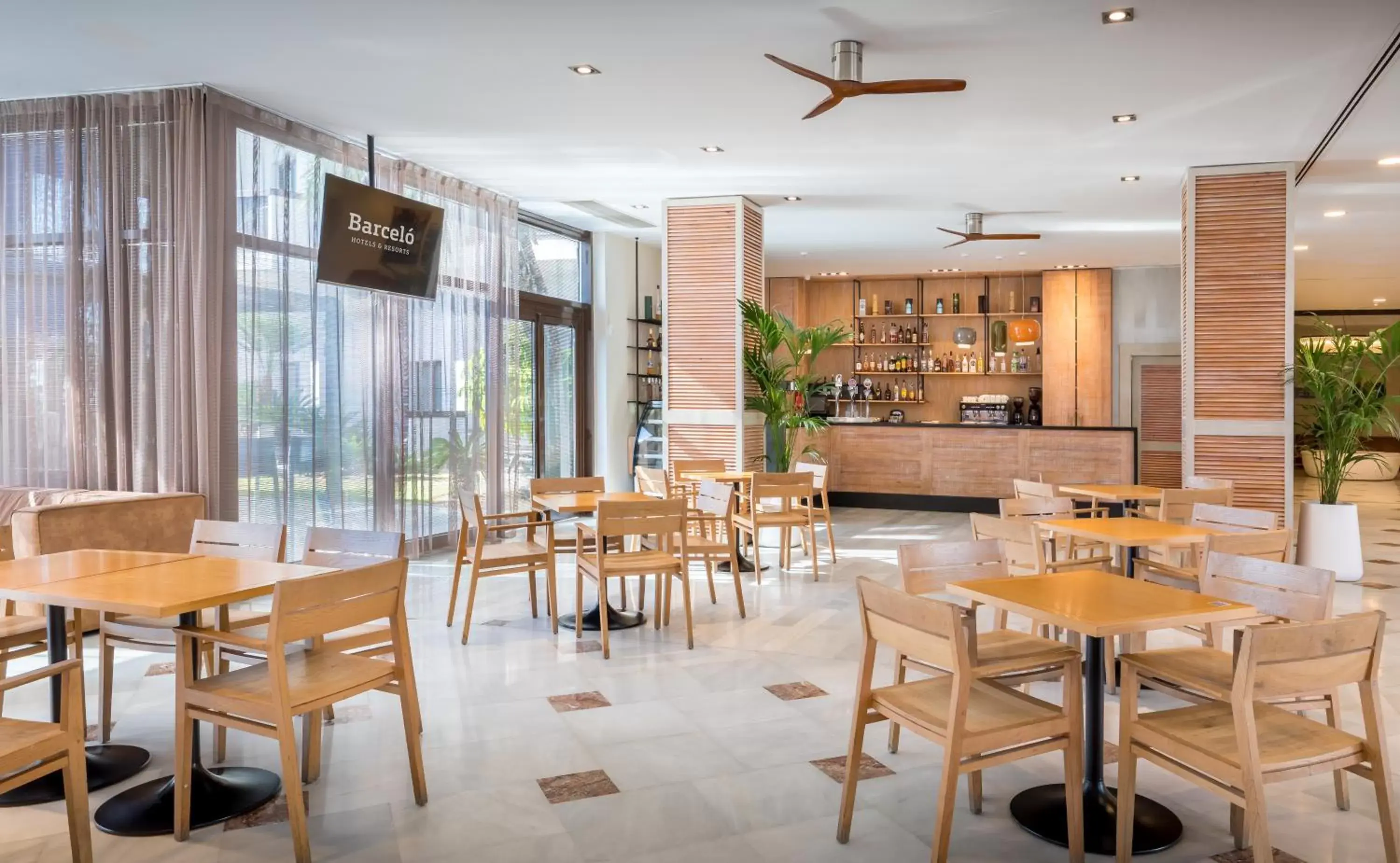 Lounge or bar, Restaurant/Places to Eat in Barceló Cabo de Gata