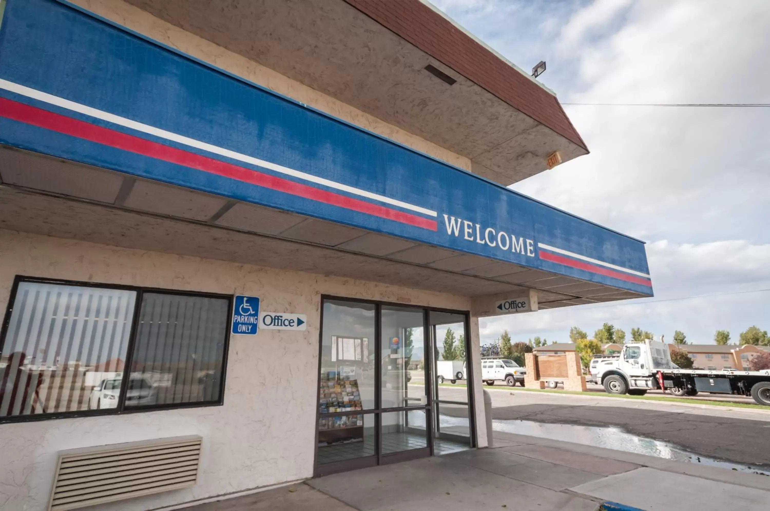 Facade/entrance in Motel 6-Green River, UT