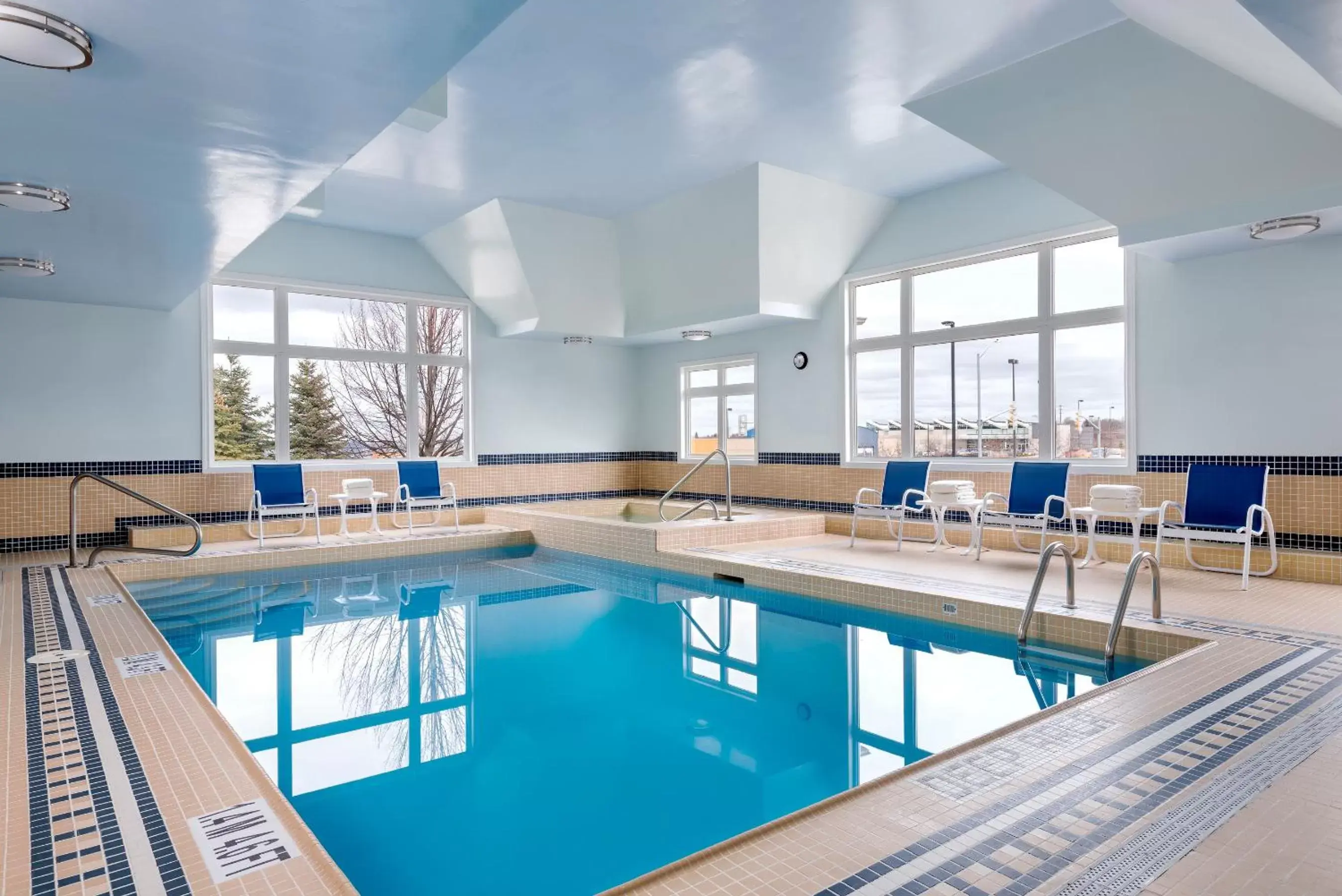 , Swimming Pool in Four Points by Sheraton Barrie