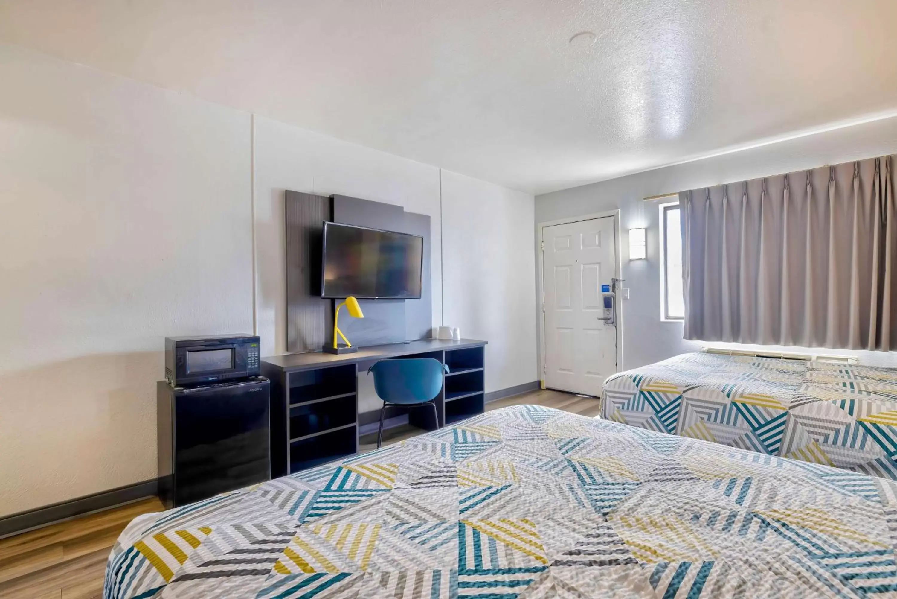 Bedroom, Bed in Motel 6-Villa Park, IL - Chicago West