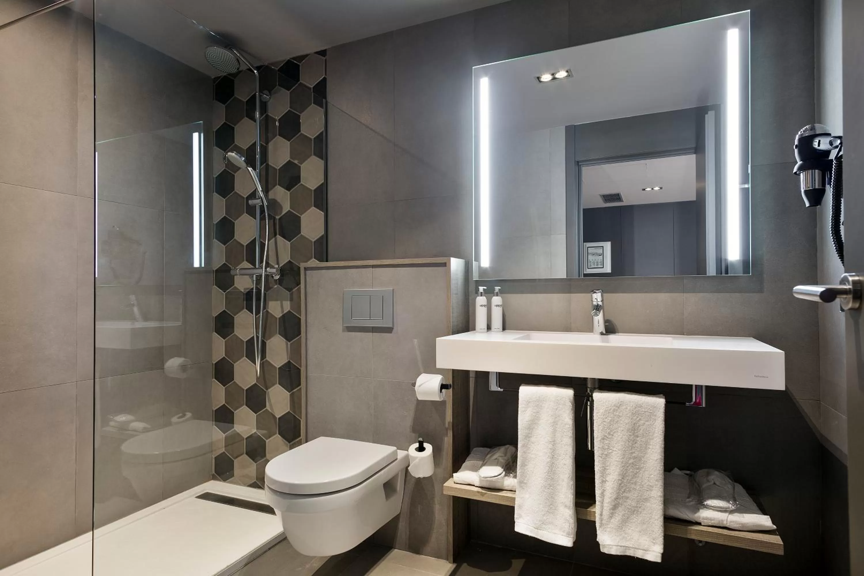 Bathroom in Upper Diagonal