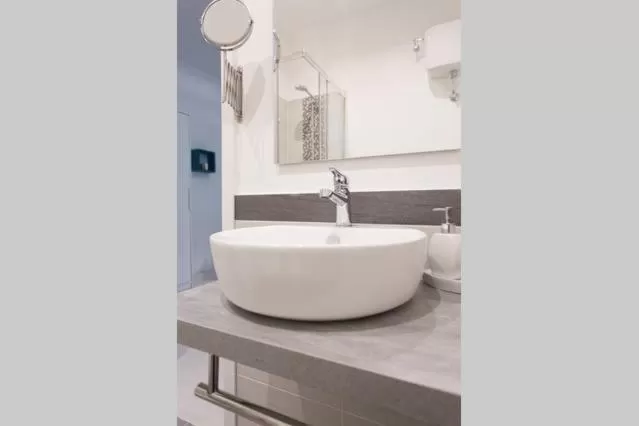 Bathroom in Le Coq Suites