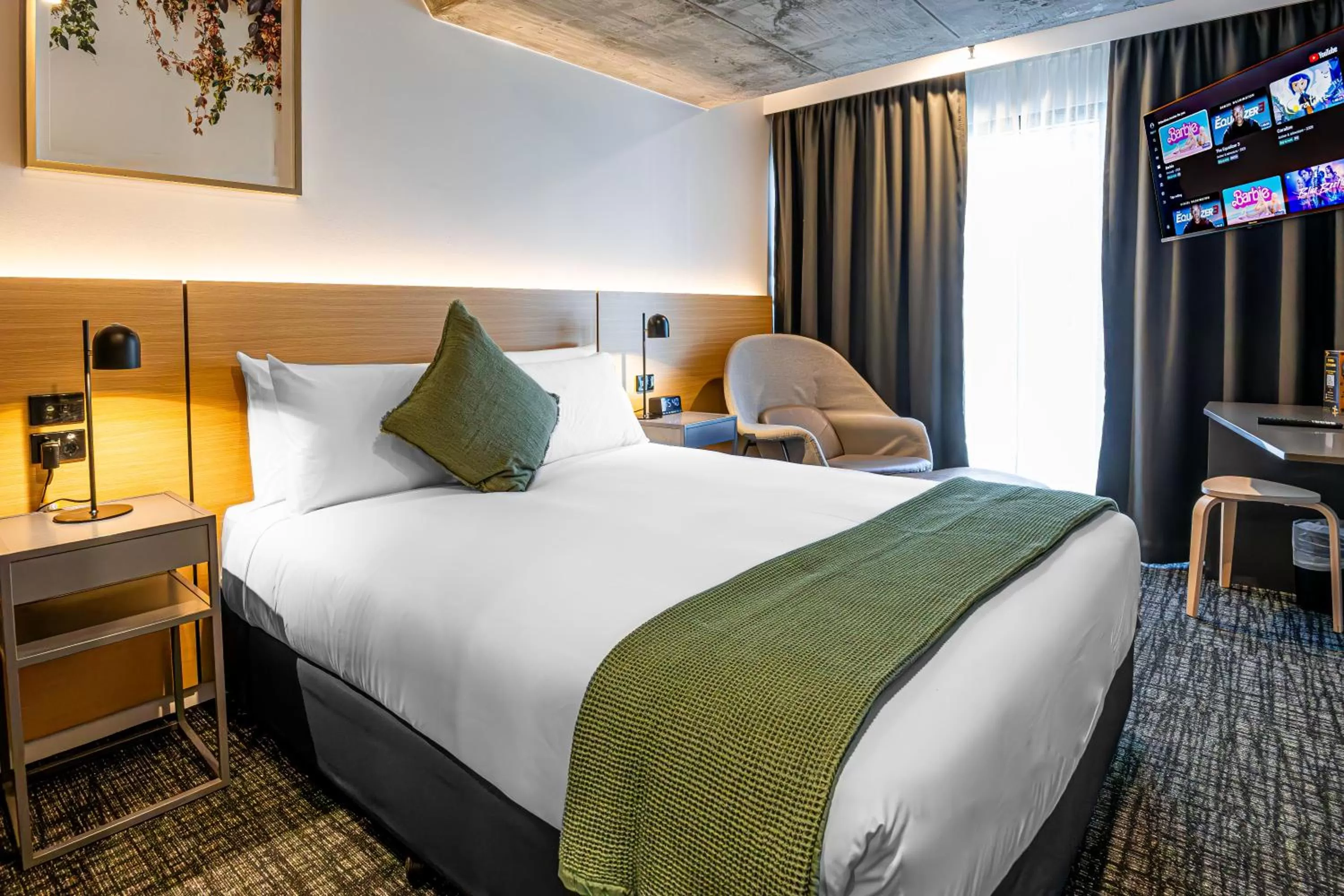 Photo of the whole room, Bed in Song Hotel Sydney