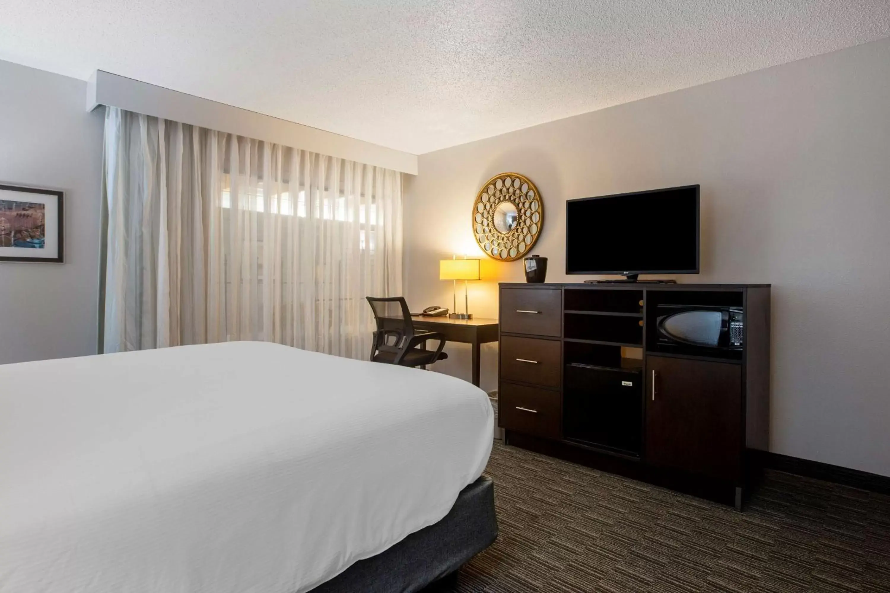 King Room - Poolside in Best Western Plus Como Park Hotel King Room - Poolside in Best Western Plus Como Park Hotel