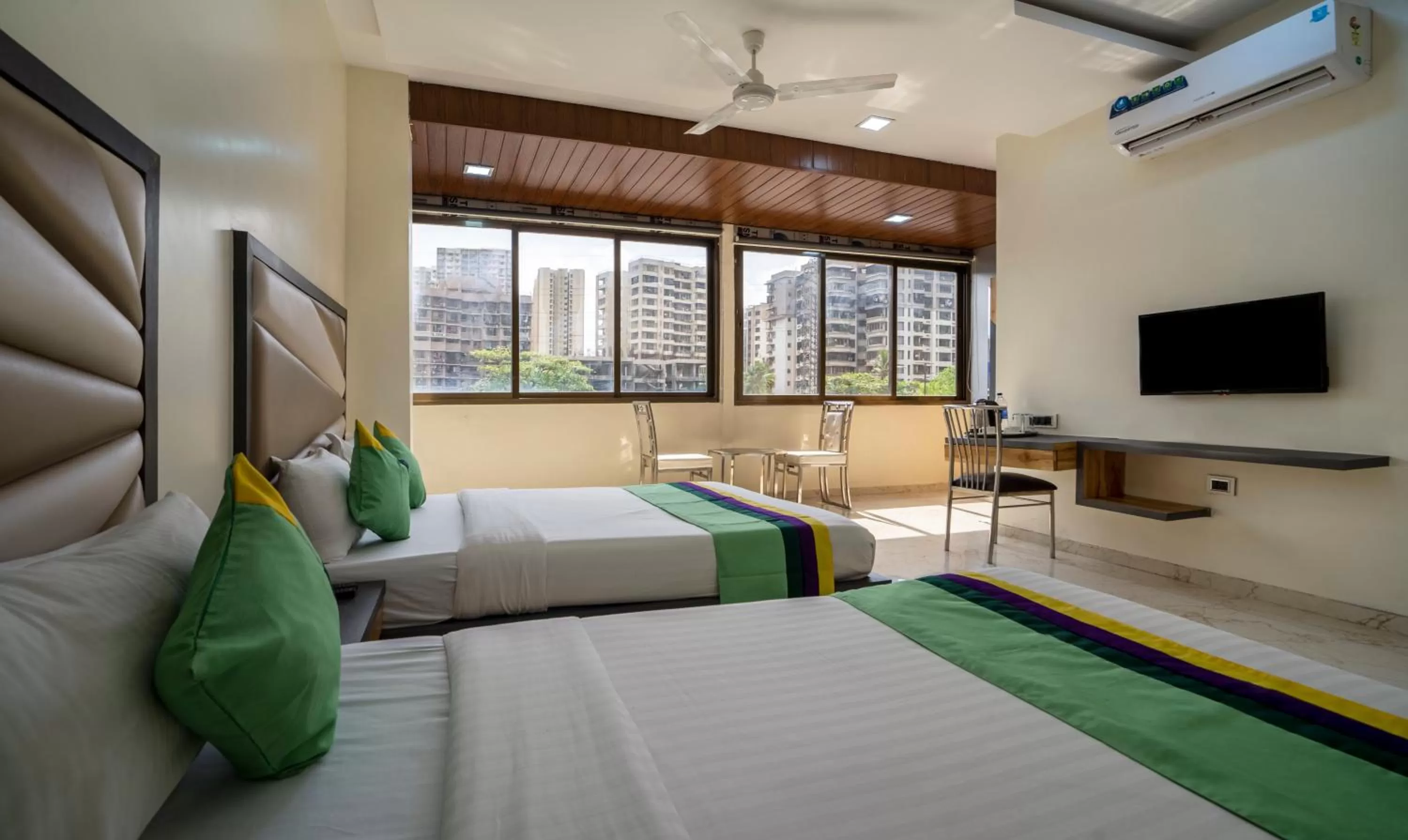 Bed in Treebo Zaid International Powai