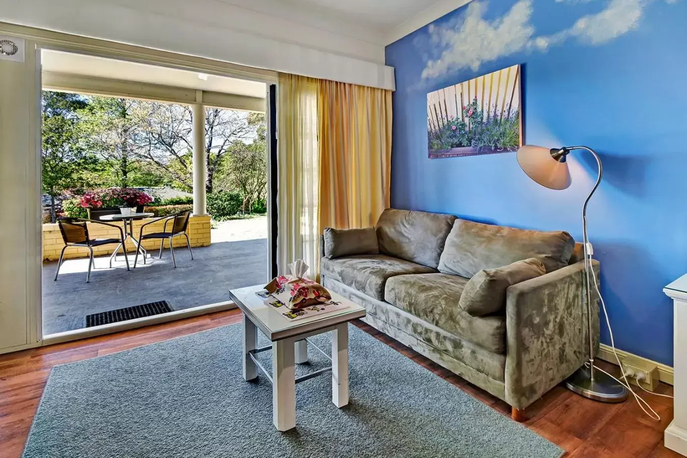 Garden view, Seating Area in Bundanoon Lodge