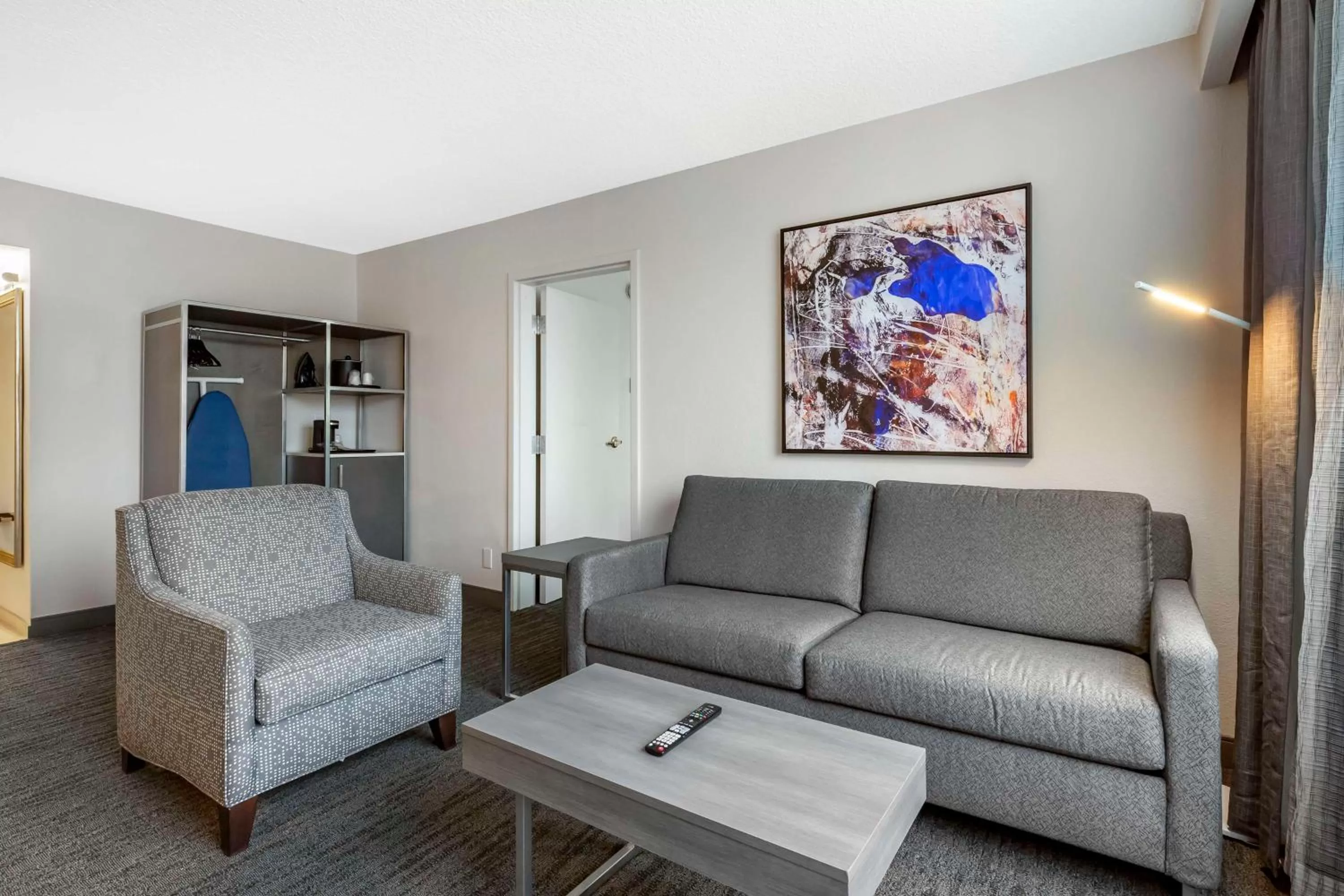 Coffee/tea facilities in Best Western Premier Rockville Hotel & Suites