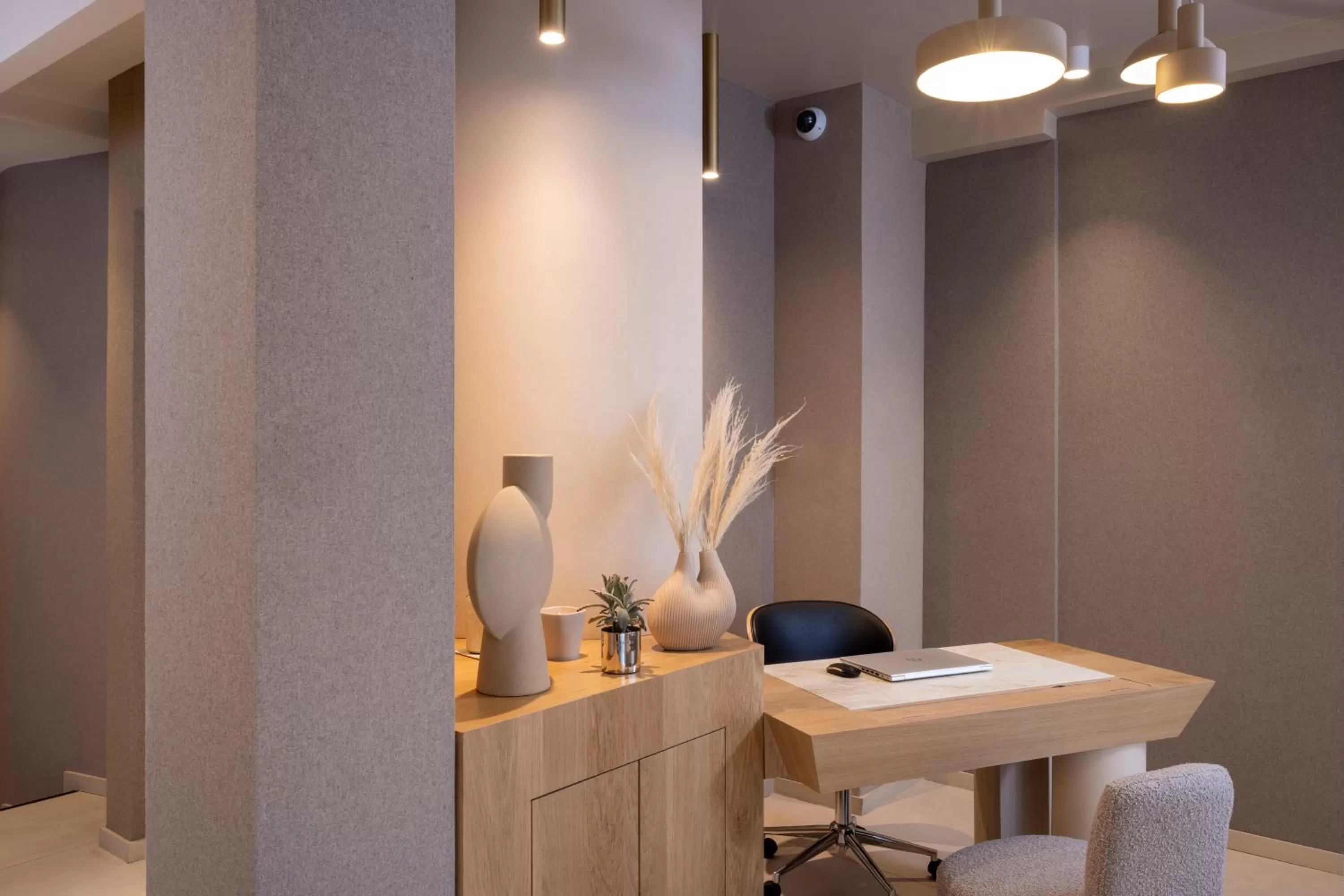 Lobby or reception in Hôtel Beige