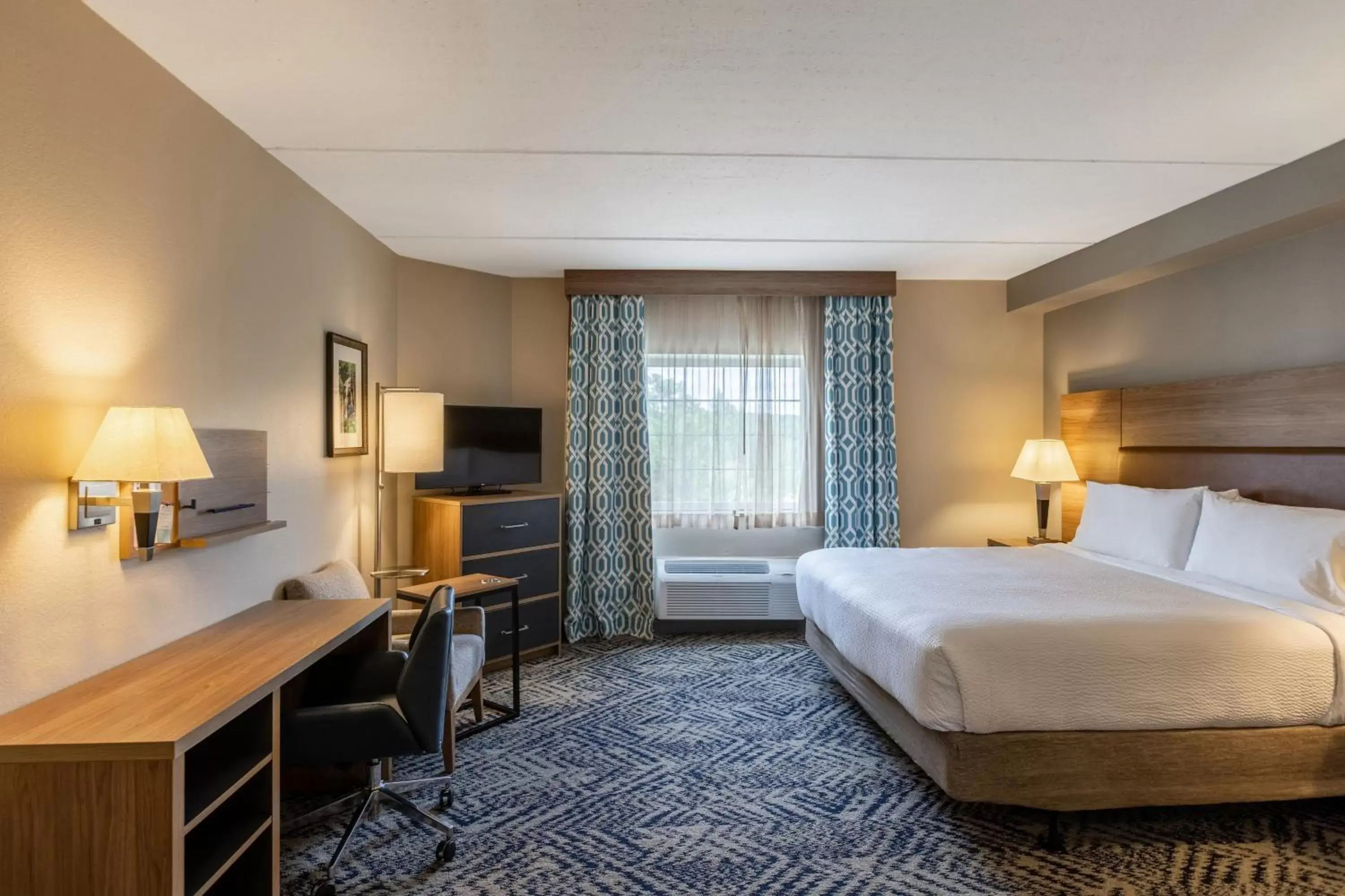 Photo of the whole room, Bed in Candlewood Suites - Bluffton-Hilton Head, an IHG Hotel