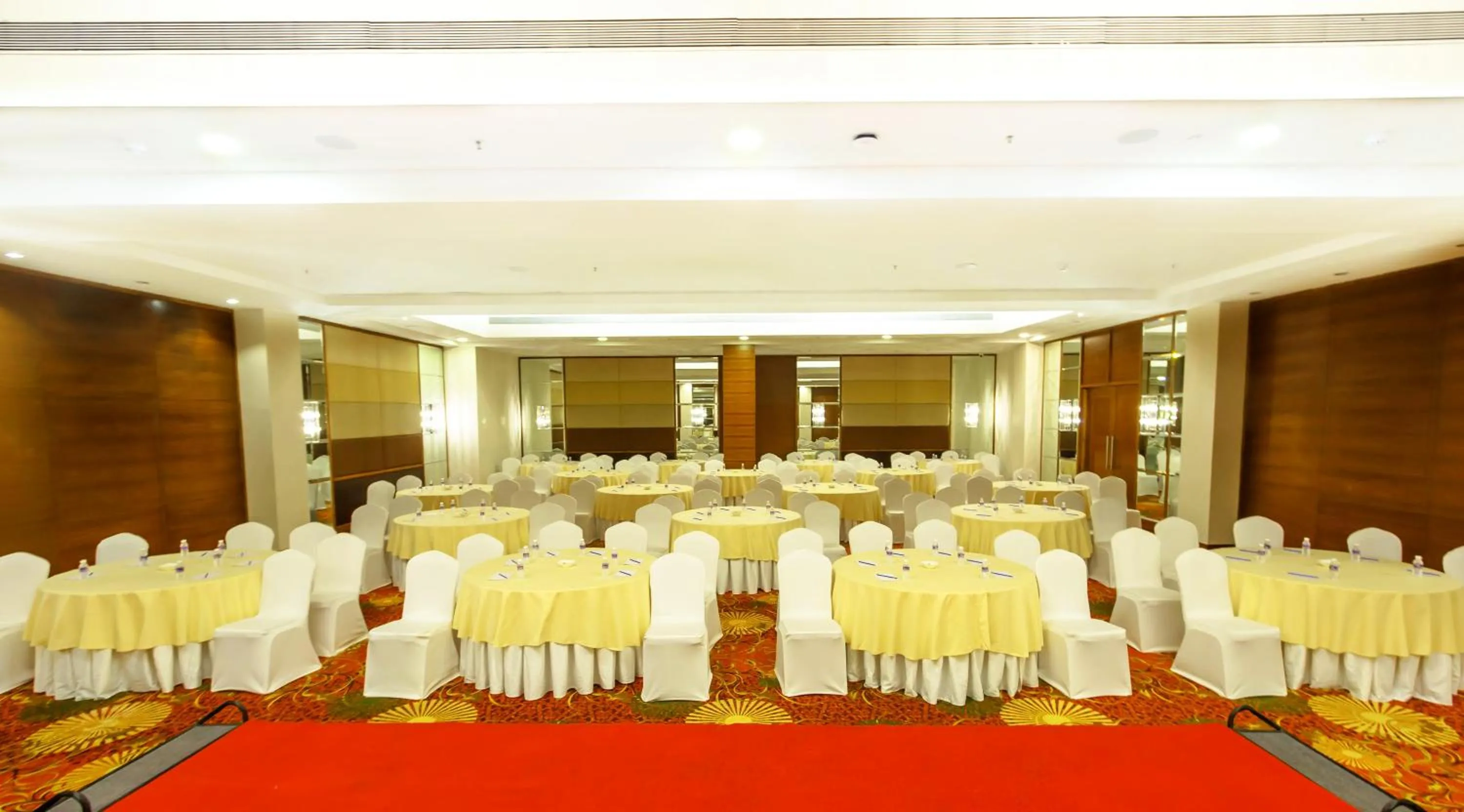 Food and drinks in Kalyan Grand - a business hotel