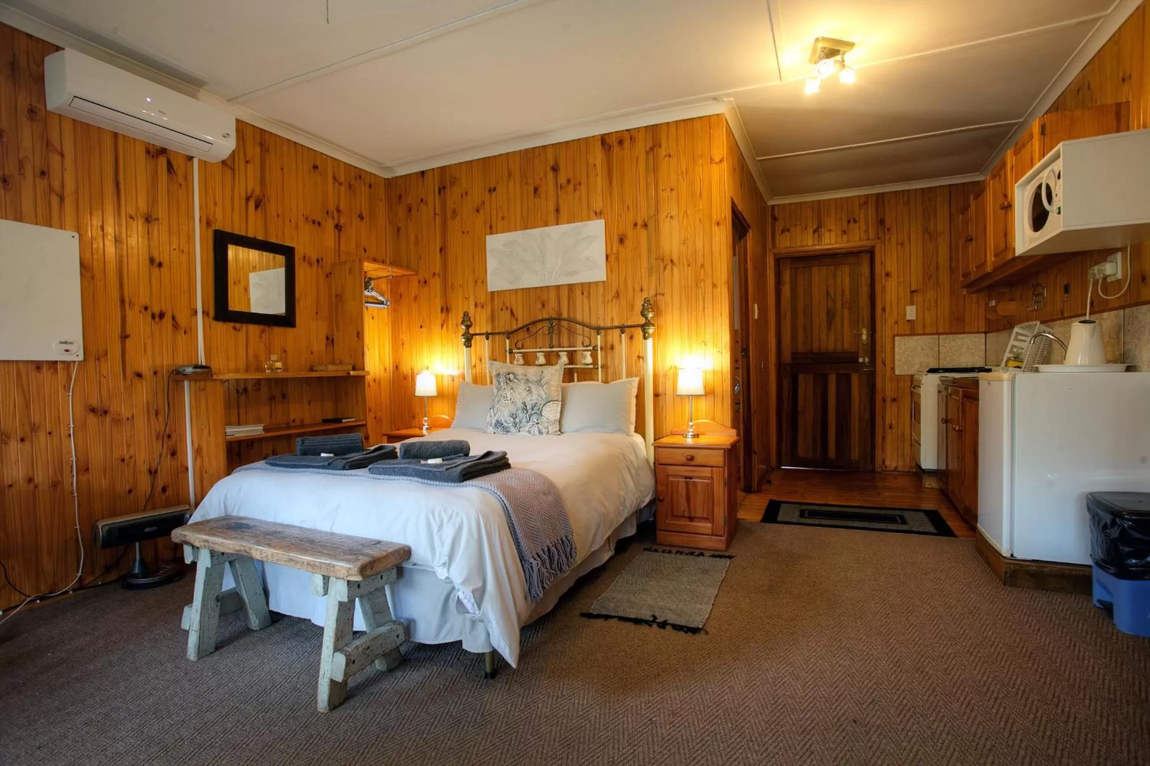 Photo of the whole room, Bed in The Spotted Grunter Resort