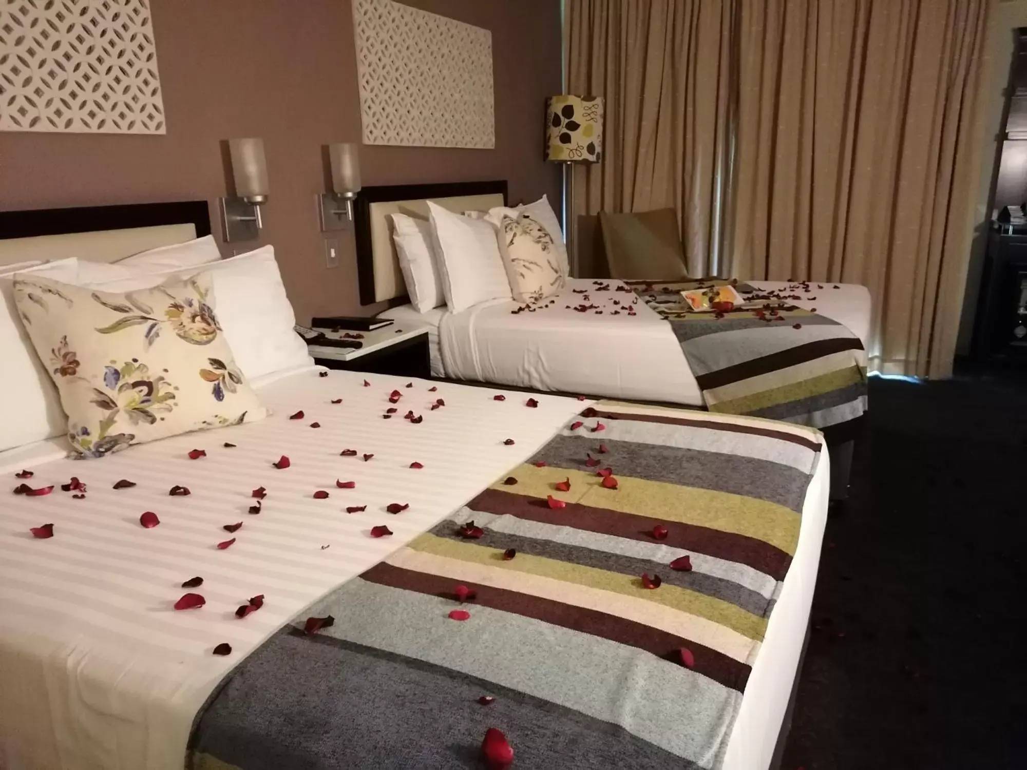 Bed in Sabi River Sun Resort