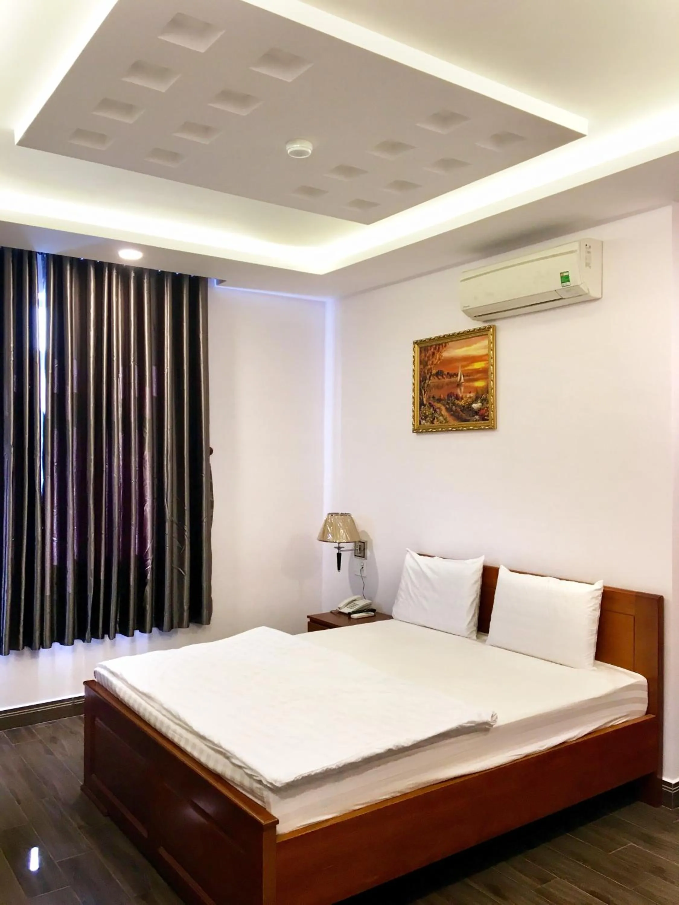 Bed in QUEEN VICTORIA Hotel